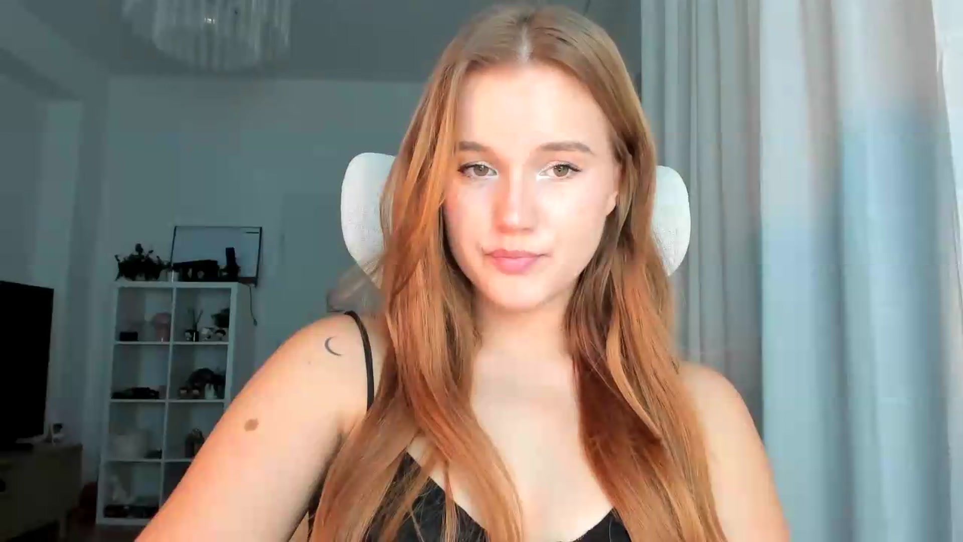 Gallery image thumbnail from lisa_lisa's myfreecams stream on, 09/14/2026, 17:41 image 11 of 20