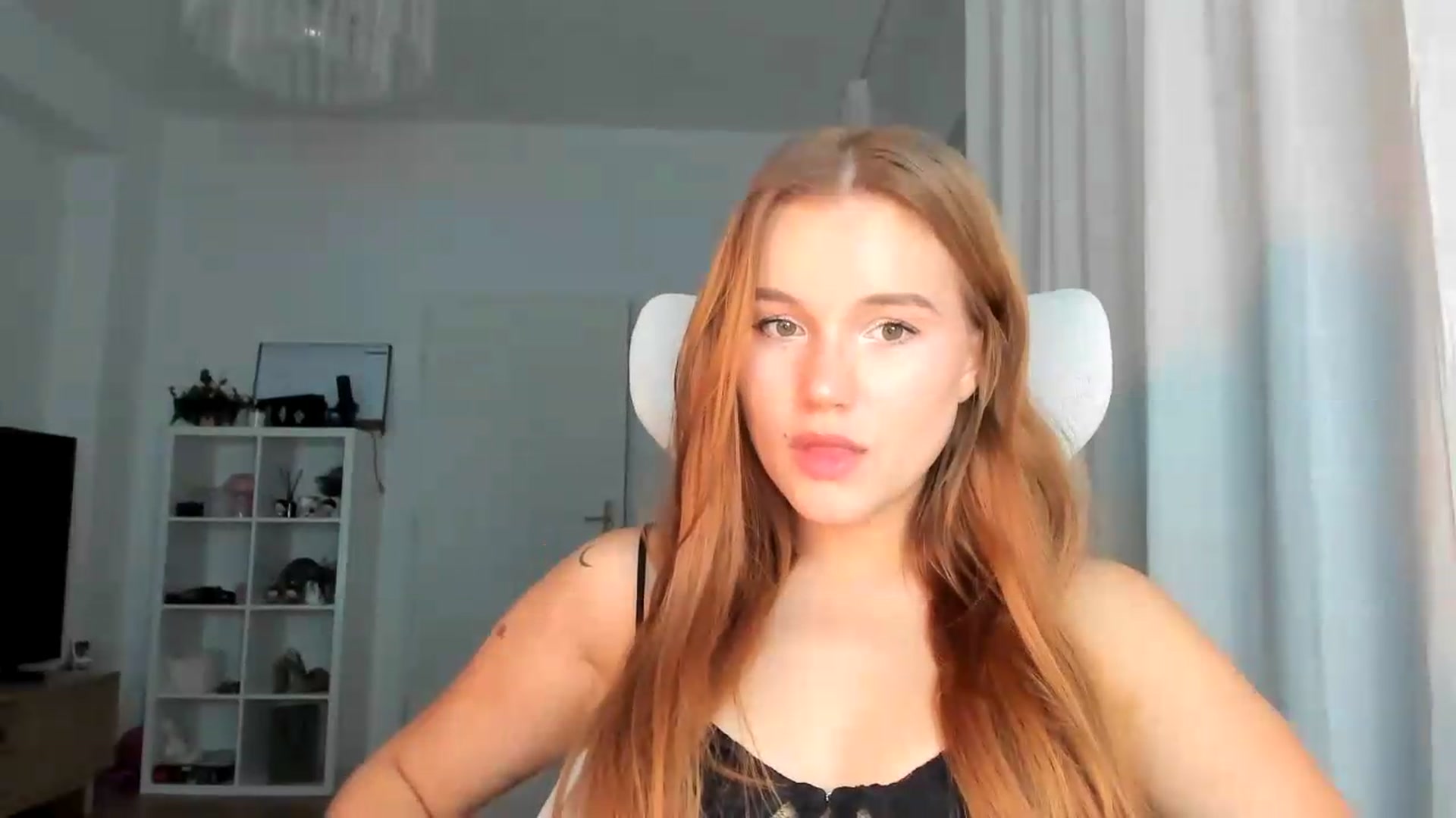 Gallery image thumbnail from lisa_lisa's myfreecams stream on, 09/14/2026, 17:41 image 10 of 20