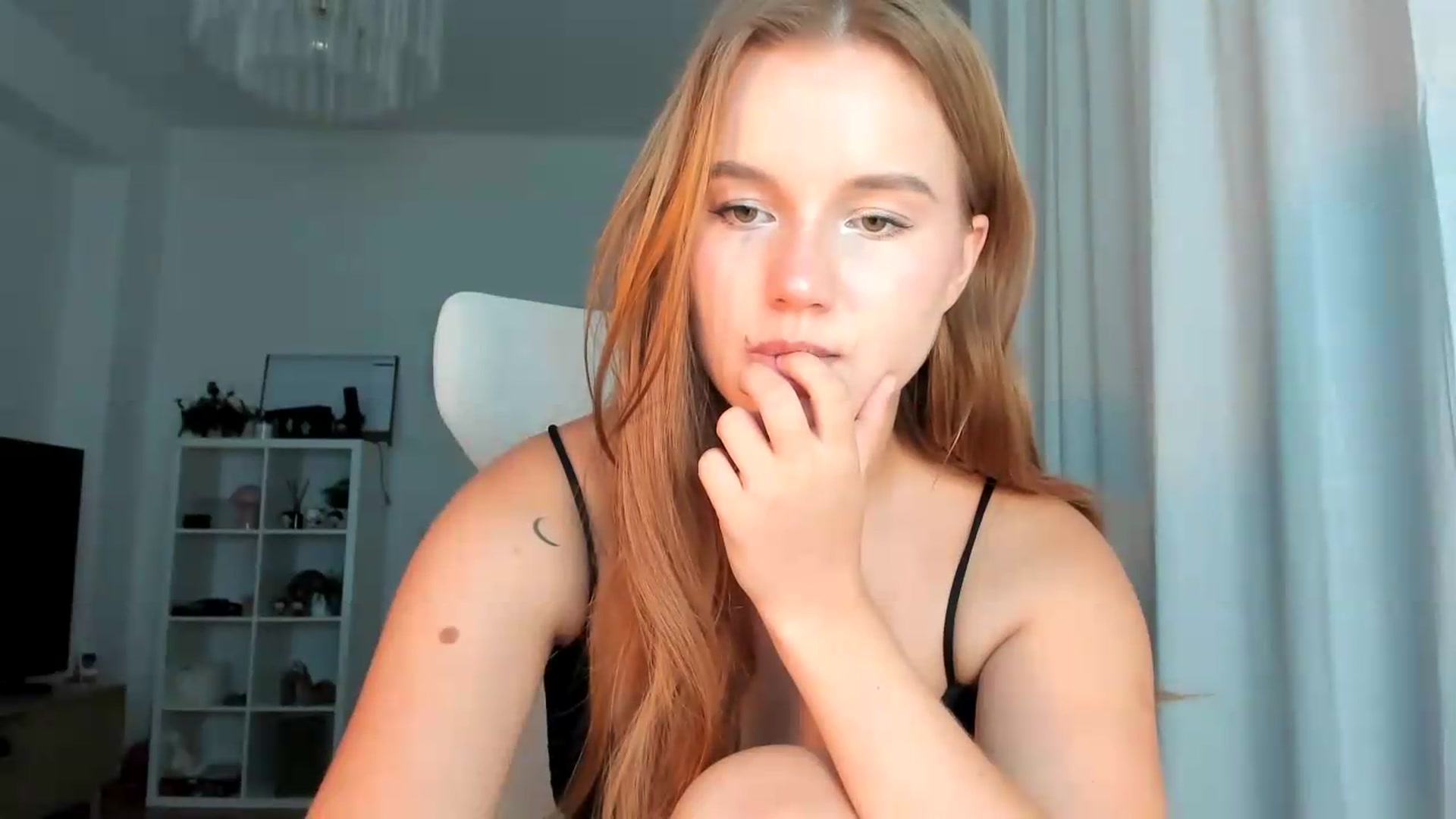 Gallery image thumbnail from lisa_lisa's myfreecams stream on, 09/14/2026, 17:41 image 18 of 20