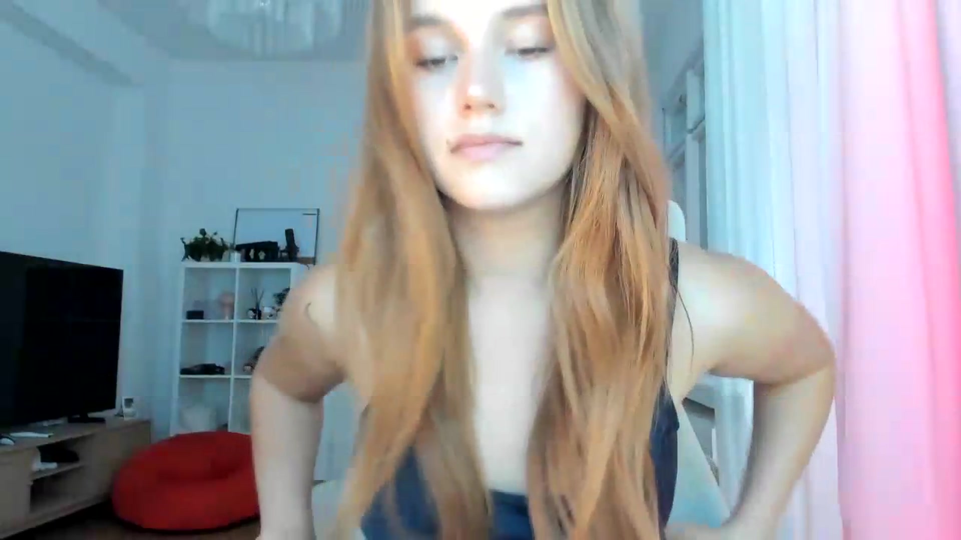 Gallery image thumbnail from lisa_lisa's myfreecams stream on, 09/18/2026, 14:01 image 6 of 20