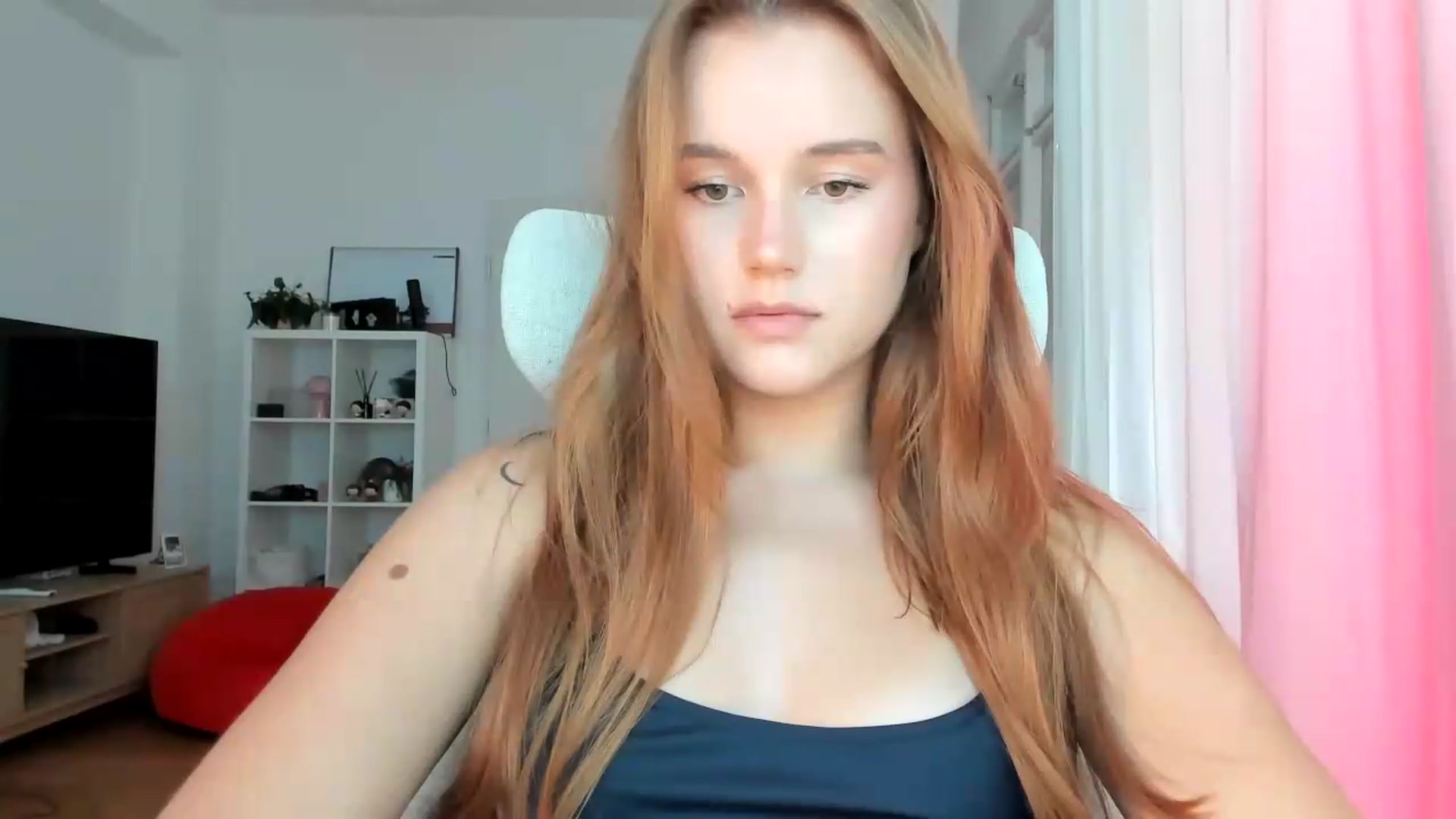 Gallery image thumbnail from lisa_lisa's myfreecams stream on, 09/18/2026, 14:01 image 16 of 20