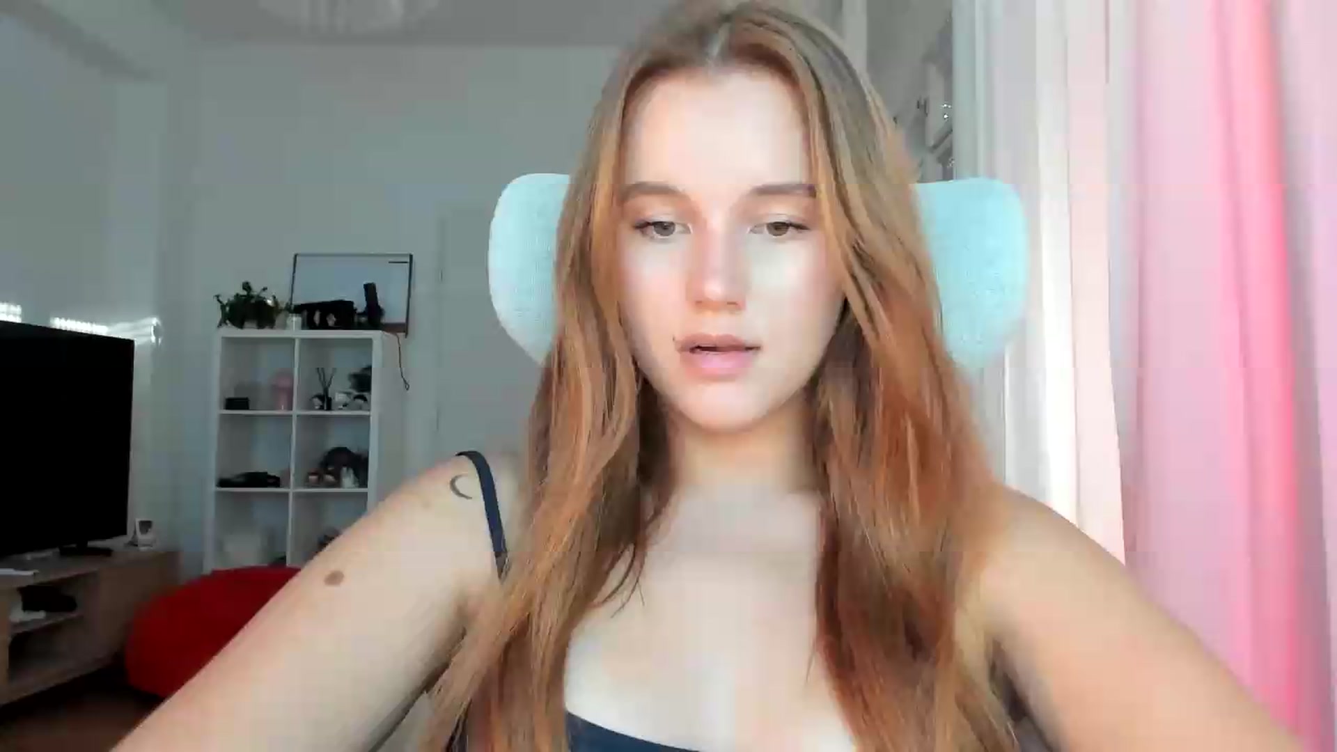 Gallery image thumbnail from lisa_lisa's myfreecams stream on, 09/18/2026, 15:56 image 5 of 20