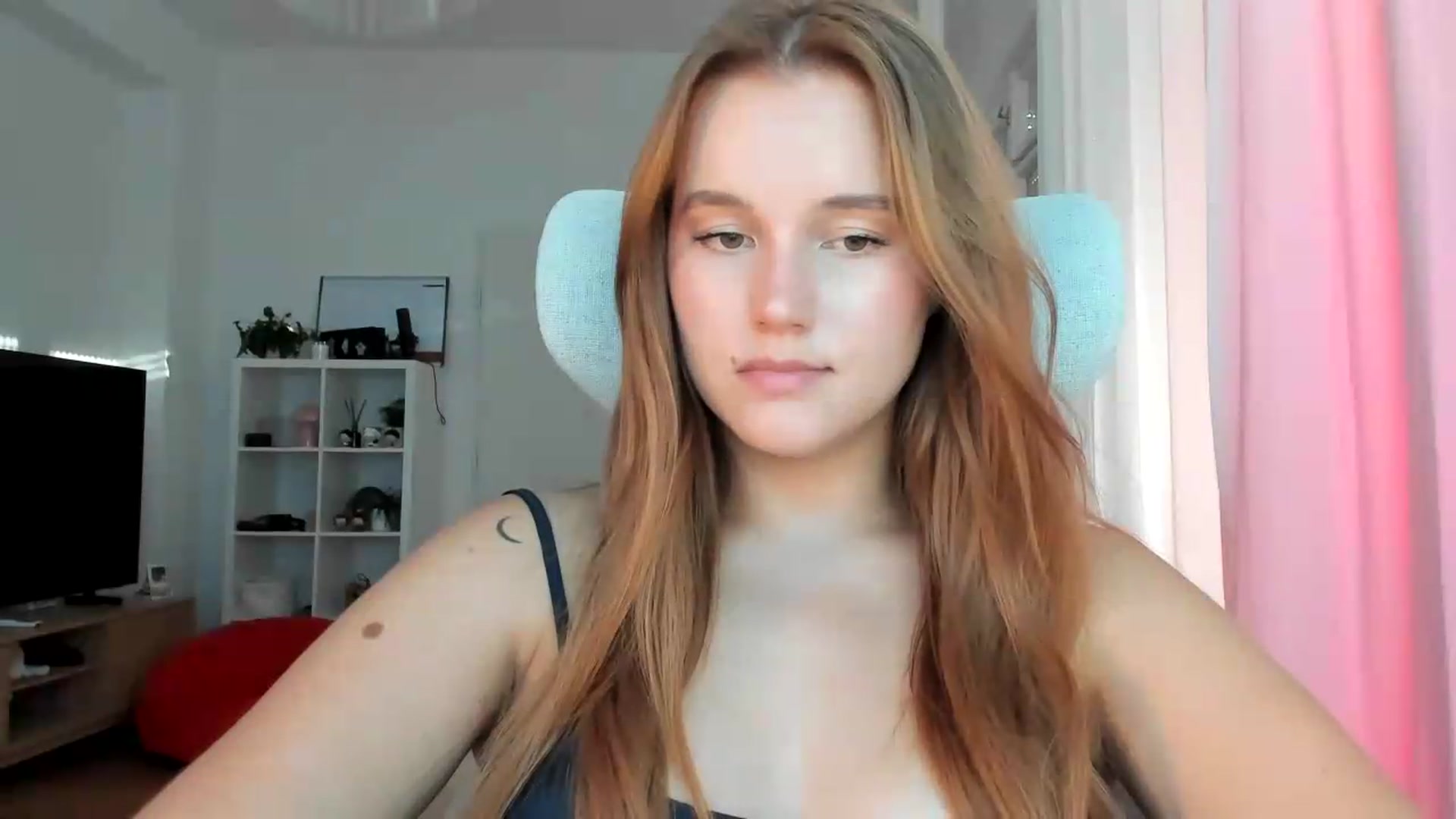 Gallery image thumbnail from lisa_lisa's myfreecams stream on, 09/18/2026, 15:56 image 2 of 20