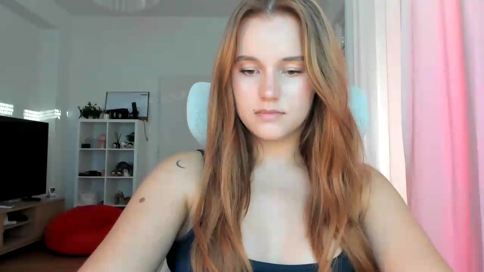 Gallery image thumbnail from lisa_lisa's myfreecams stream on, 09/18/2026, 15:56 image 15 of 20
