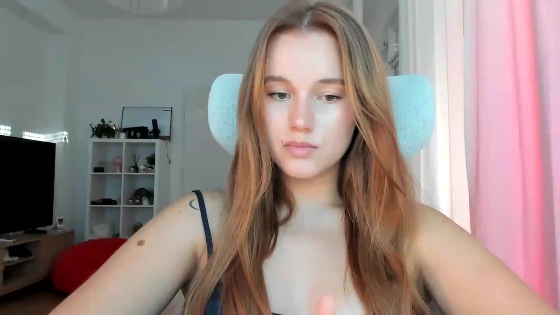 Gallery image thumbnail from lisa_lisa's myfreecams stream on, 09/18/2026, 15:56 image 9 of 20