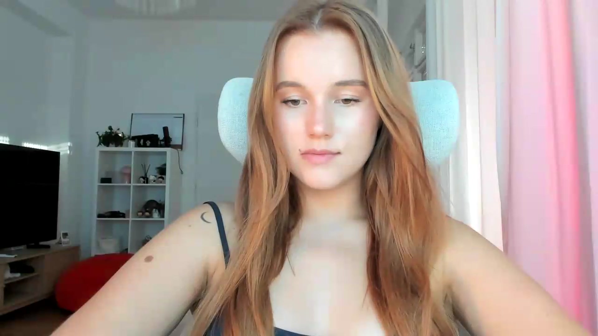 Gallery image thumbnail from lisa_lisa's myfreecams stream on, 09/18/2026, 15:56 image 4 of 20