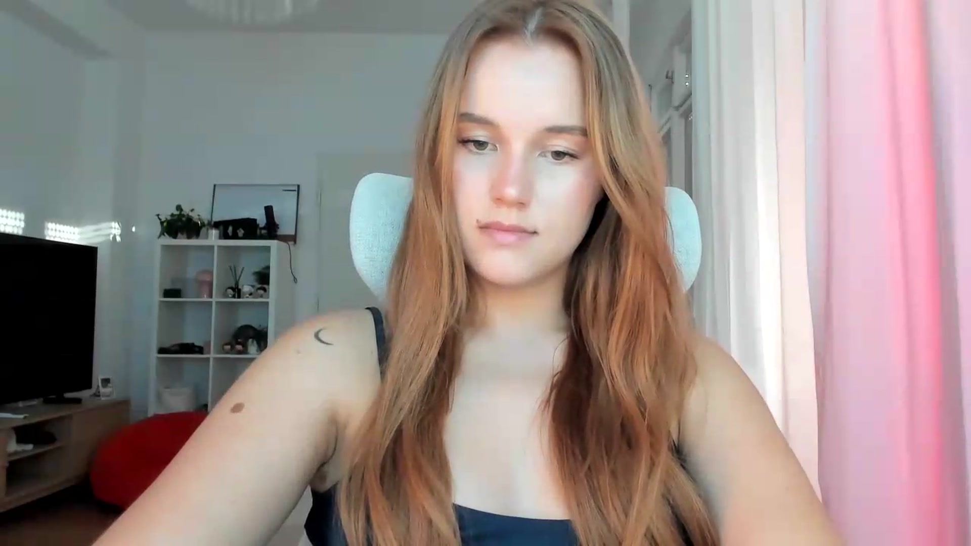 Gallery image thumbnail from lisa_lisa's myfreecams stream on, 09/18/2026, 15:56 image 13 of 20