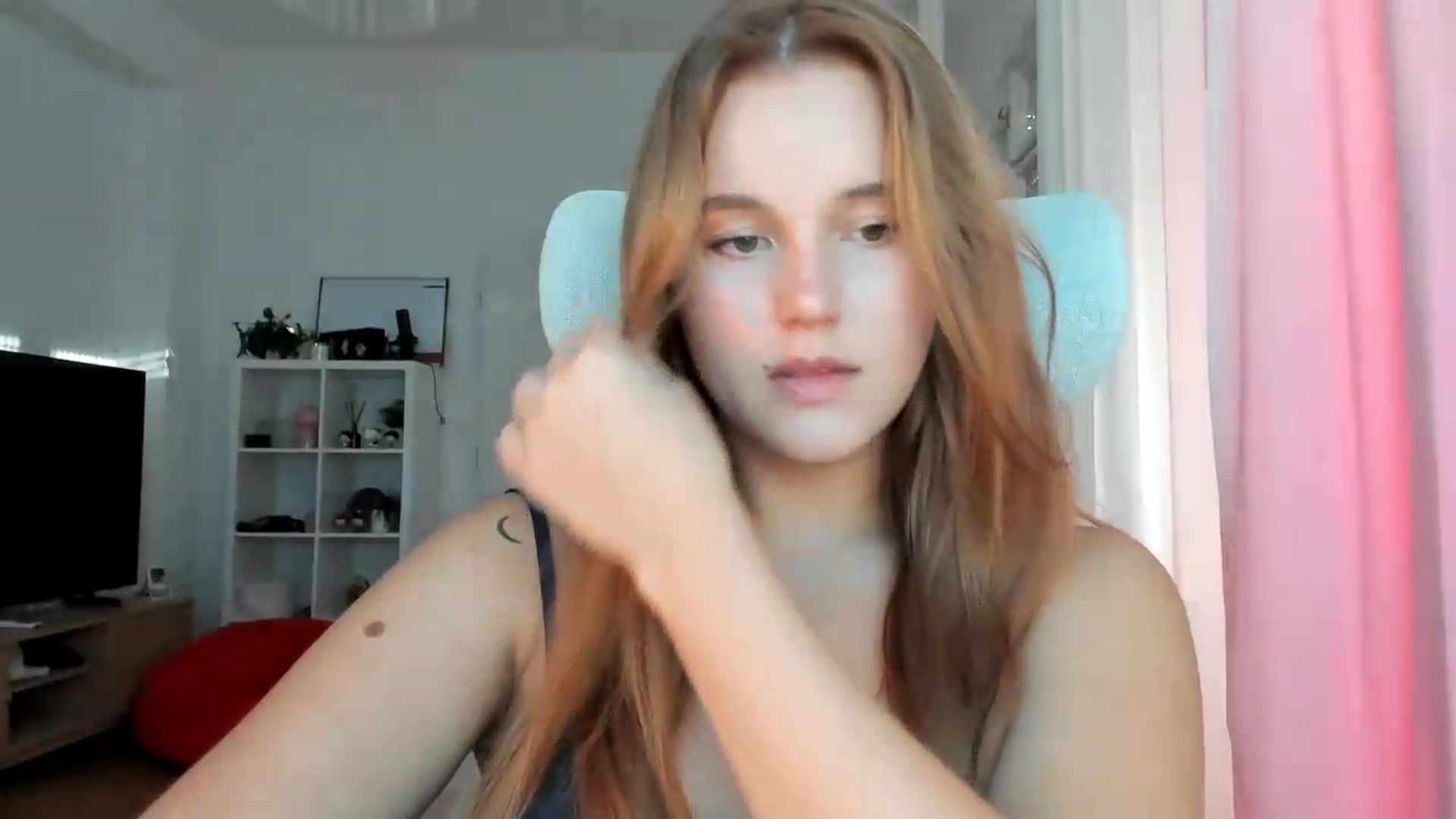 Gallery image thumbnail from lisa_lisa's myfreecams stream on, 09/18/2026, 15:56 image 3 of 20