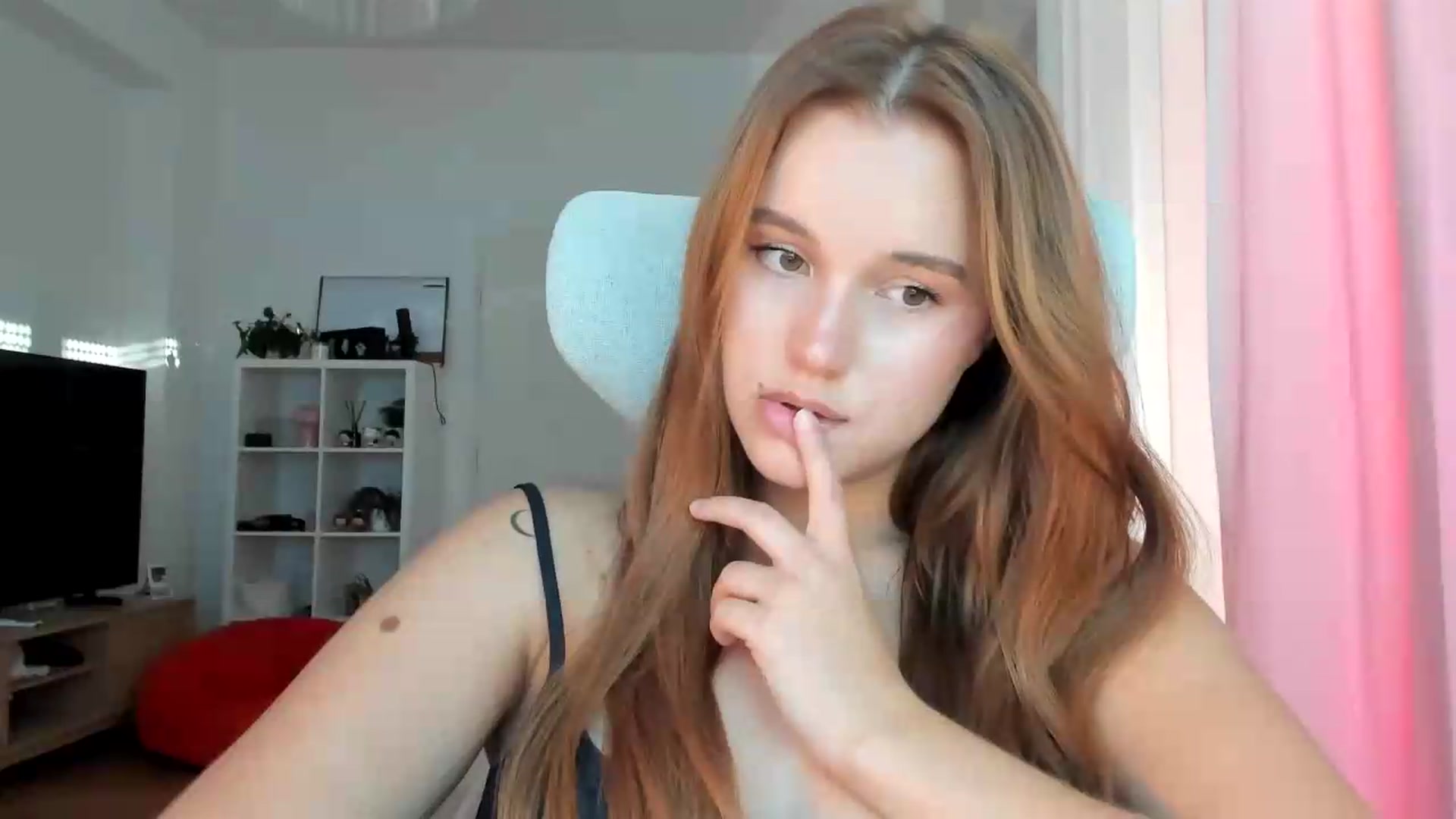 Gallery image thumbnail from lisa_lisa's myfreecams stream on, 09/18/2026, 15:56 image 10 of 20