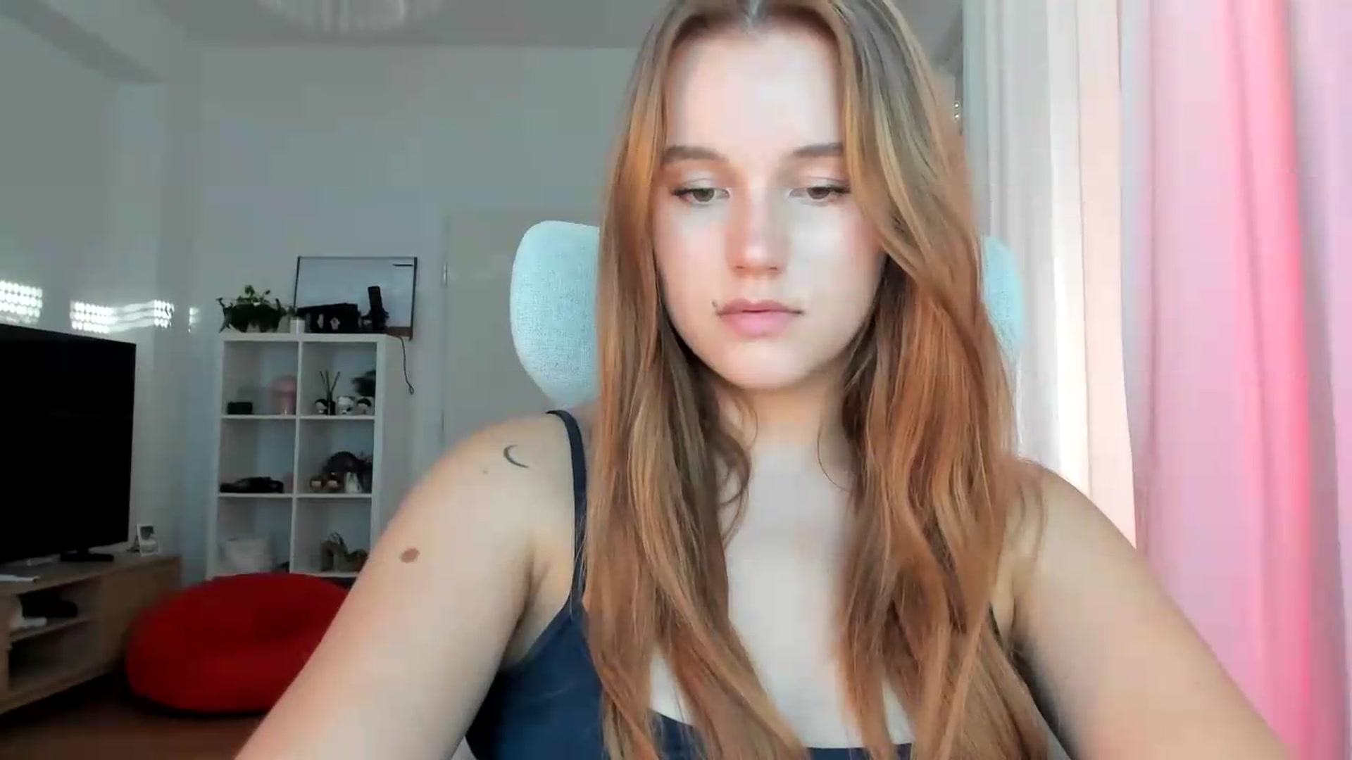 Gallery image thumbnail from lisa_lisa's myfreecams stream on, 09/18/2026, 15:56 image 18 of 20