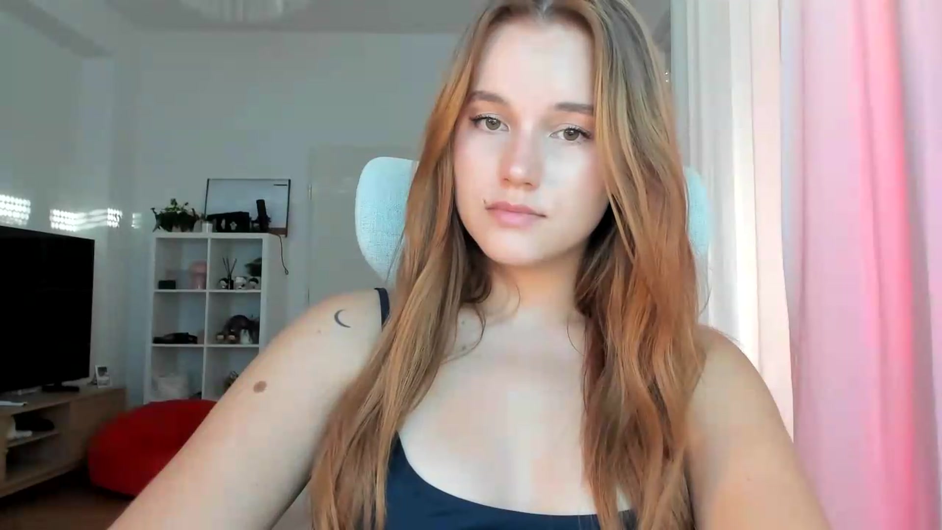 Gallery image thumbnail from lisa_lisa's myfreecams stream on, 09/18/2026, 15:56 image 19 of 20