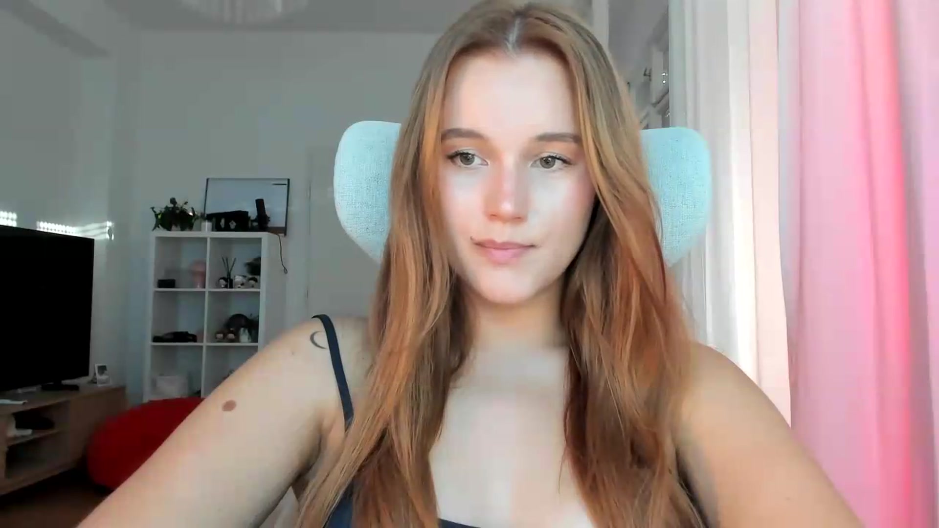 Gallery image thumbnail from lisa_lisa's myfreecams stream on, 09/18/2026, 15:56 image 7 of 20