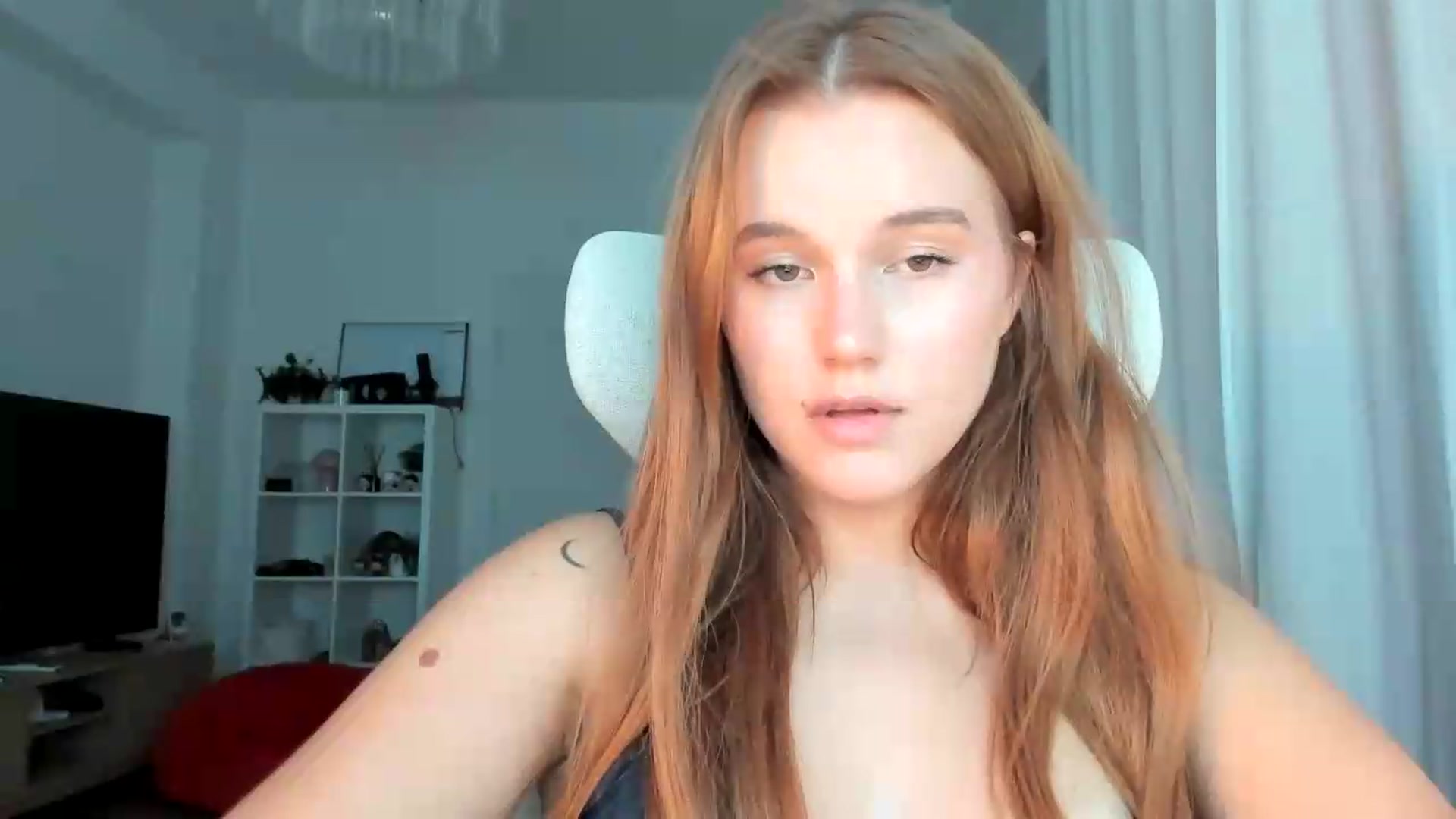 Gallery image thumbnail from lisa_lisa's myfreecams stream on, 09/18/2026, 16:55 image 5 of 20