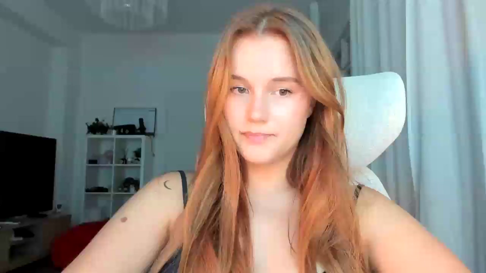 Gallery image thumbnail from lisa_lisa's myfreecams stream on, 09/18/2026, 16:55 image 20 of 20