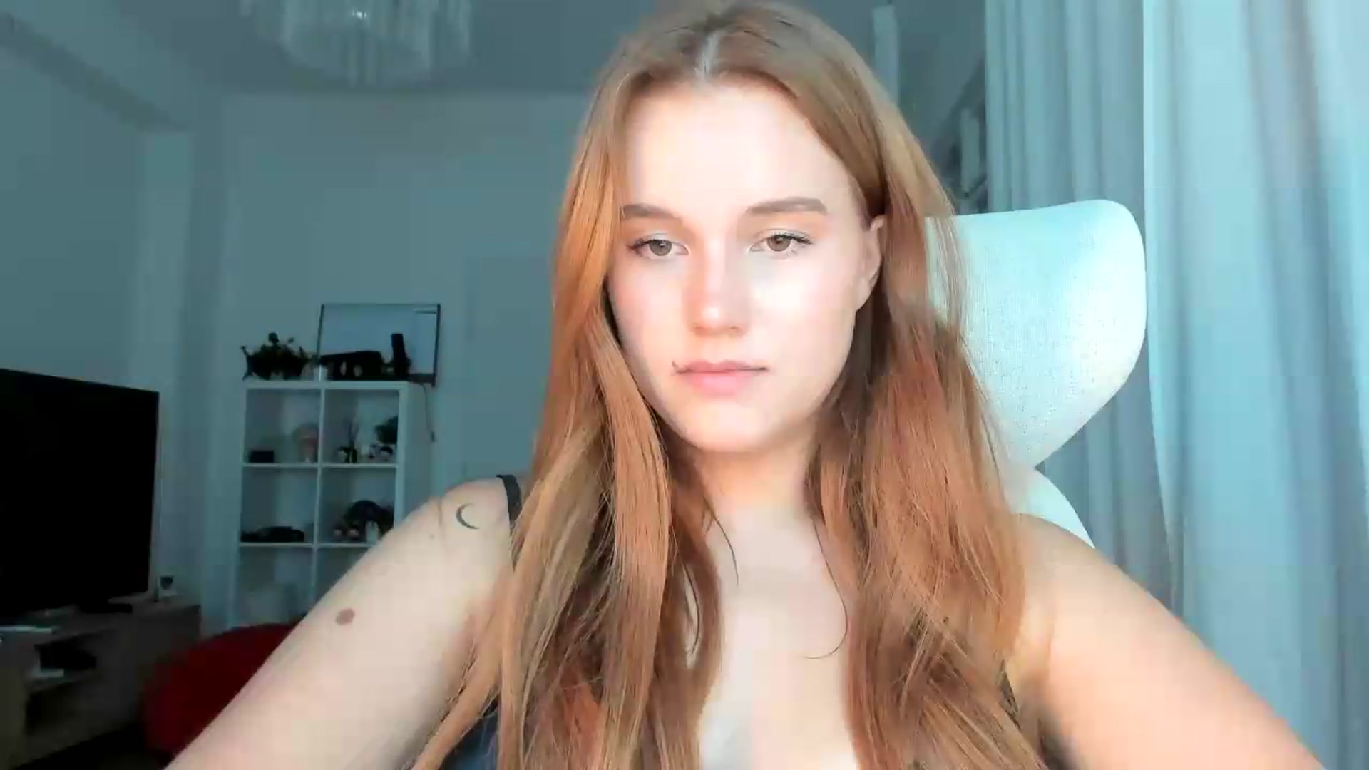 Gallery image thumbnail from lisa_lisa's myfreecams stream on, 09/18/2026, 16:55 image 18 of 20