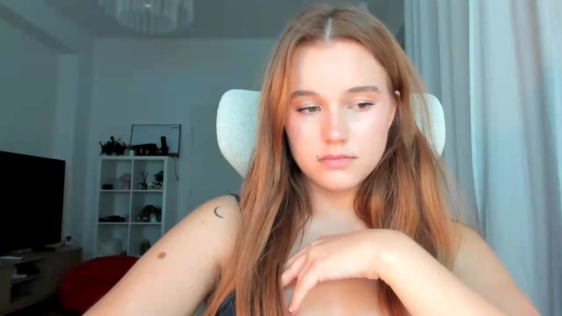 Gallery image thumbnail from lisa_lisa's myfreecams stream on, 09/18/2026, 16:55 image 4 of 20