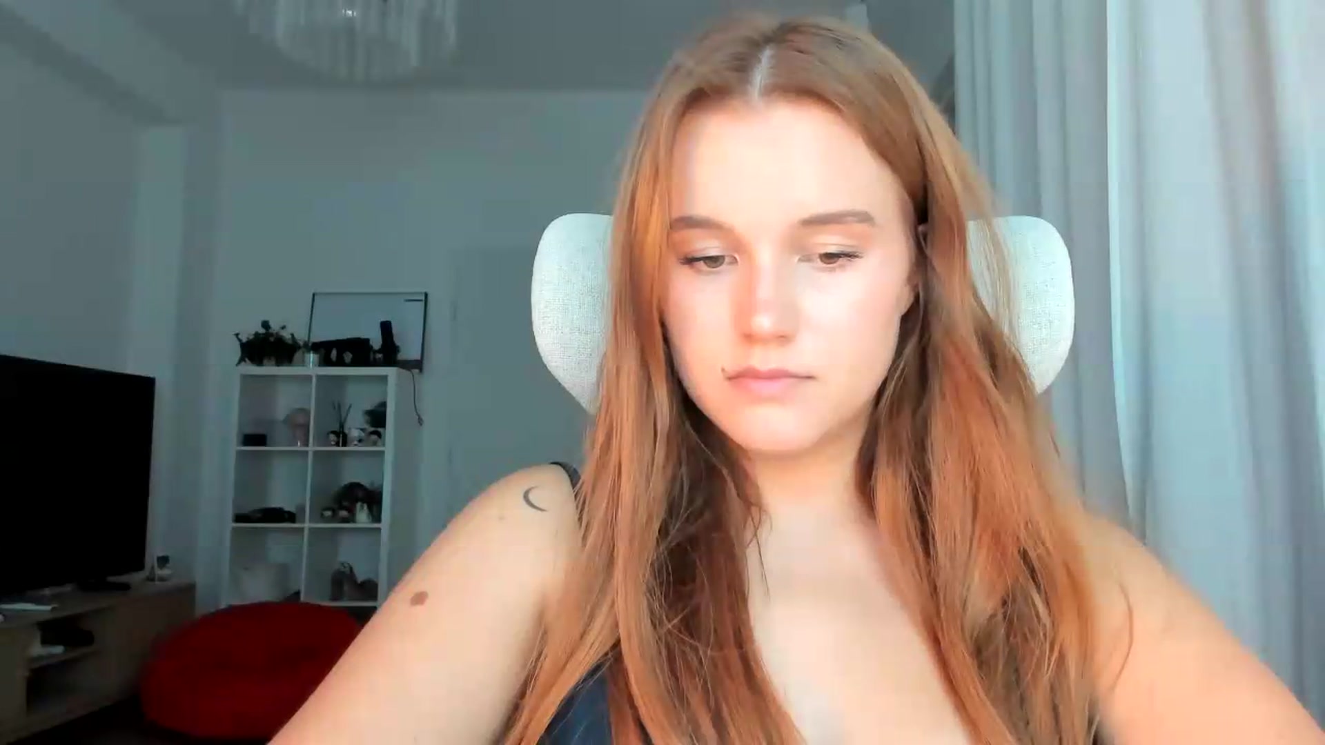 Gallery image thumbnail from lisa_lisa's myfreecams stream on, 09/18/2026, 16:55 image 9 of 20