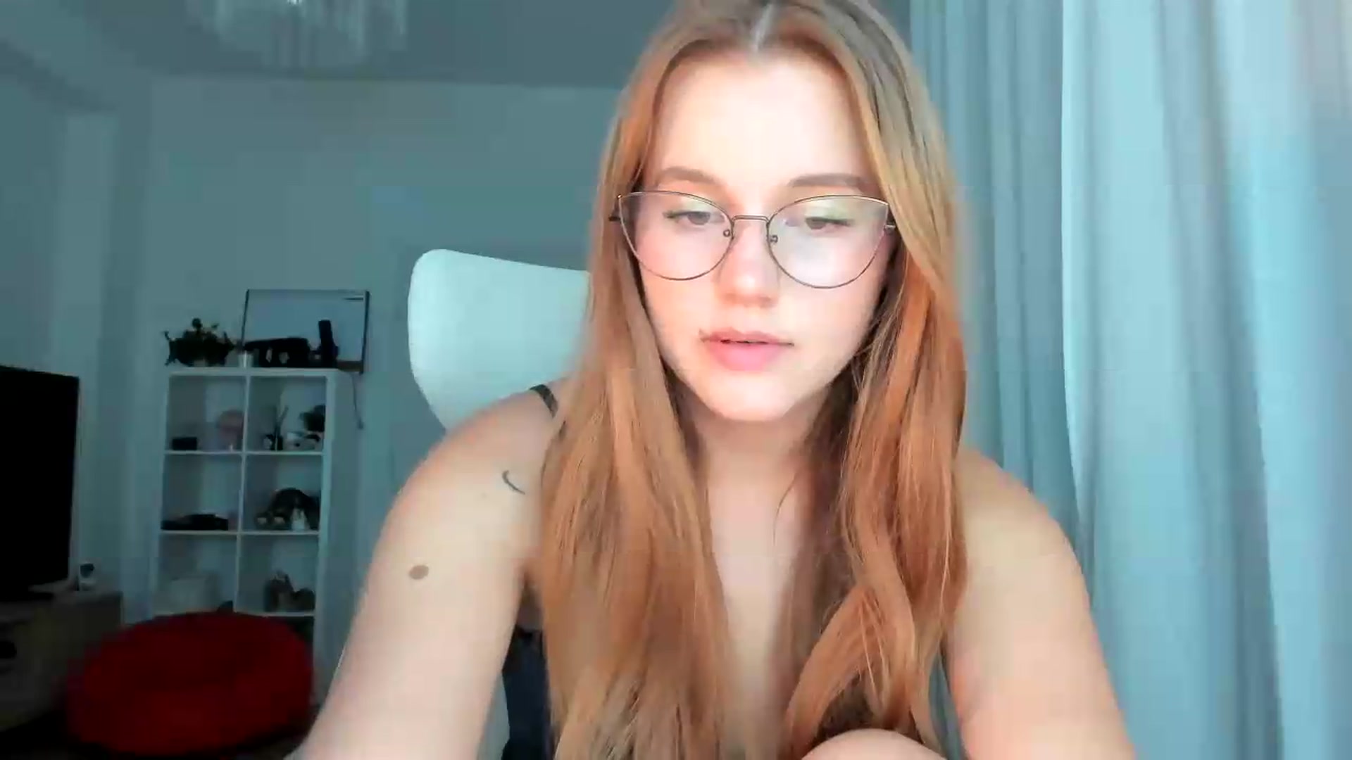 Gallery image thumbnail from lisa_lisa's myfreecams stream on, 09/18/2026, 18:24 image 15 of 20