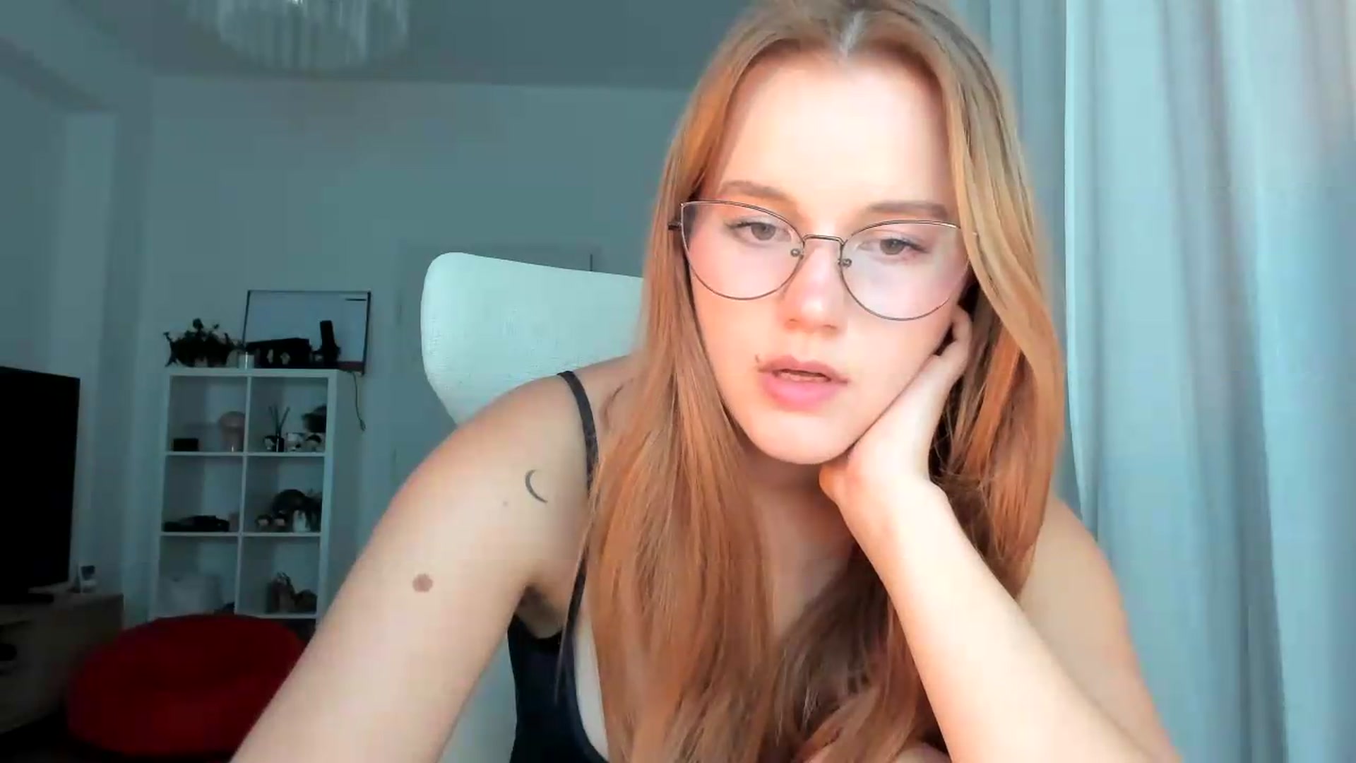 Gallery image thumbnail from lisa_lisa's myfreecams stream on, 09/18/2026, 18:24 image 10 of 20