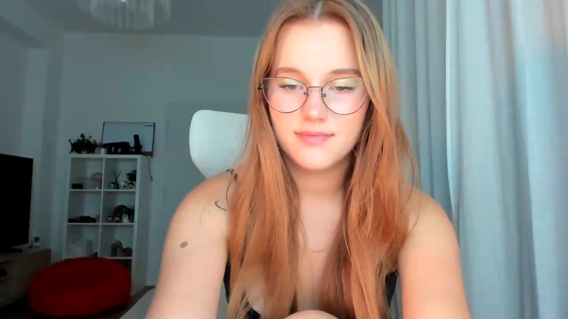 Gallery image thumbnail from lisa_lisa's myfreecams stream on, 09/18/2026, 18:24 image 20 of 20