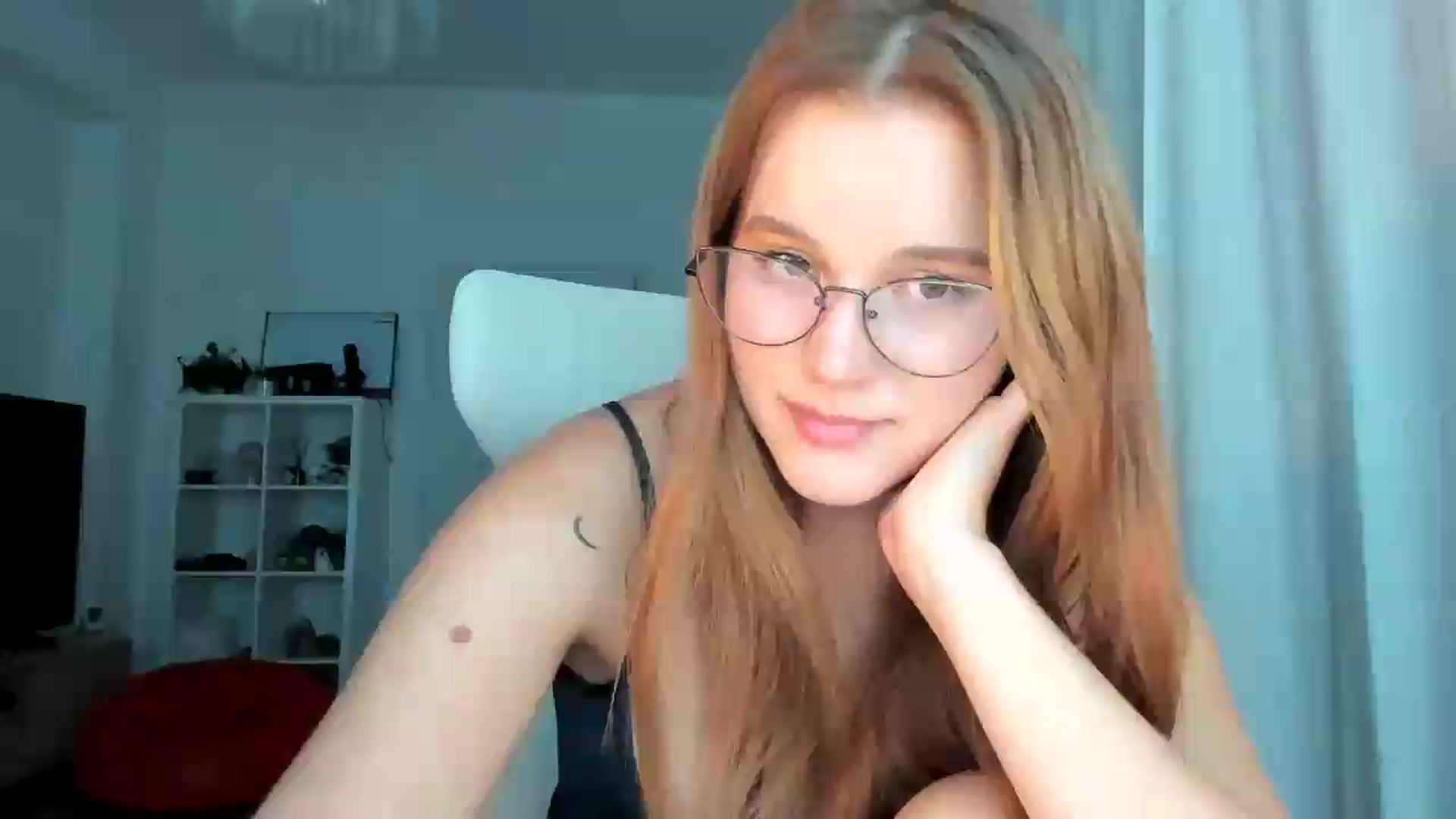 Gallery image thumbnail from lisa_lisa's myfreecams stream on, 09/18/2026, 18:24 image 5 of 20