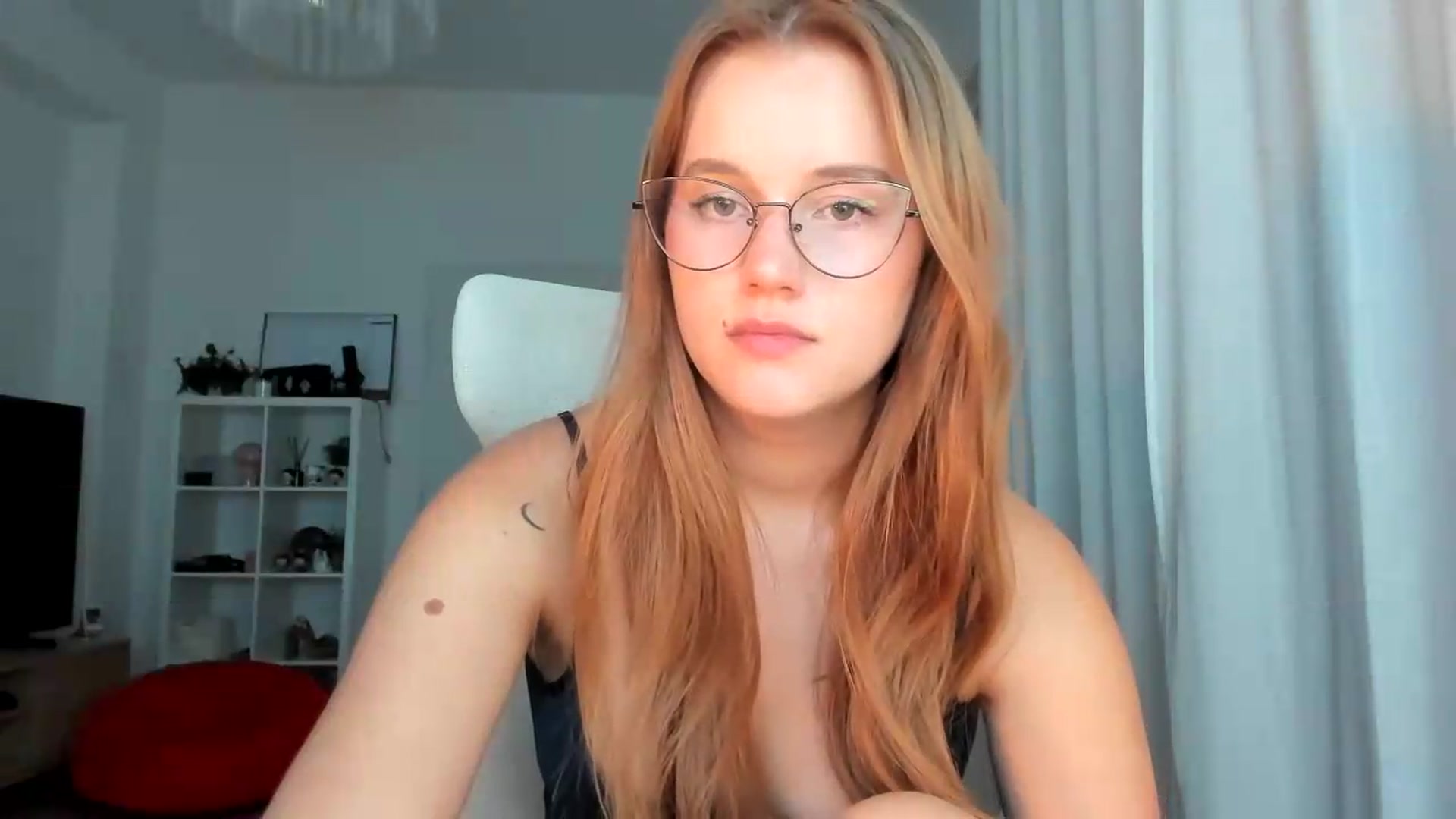 Gallery image thumbnail from lisa_lisa's myfreecams stream on, 09/18/2026, 18:24 image 6 of 20