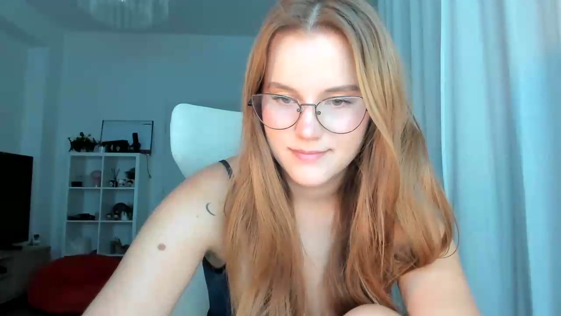 Gallery image thumbnail from lisa_lisa's myfreecams stream on, 09/18/2026, 18:24 image 17 of 20