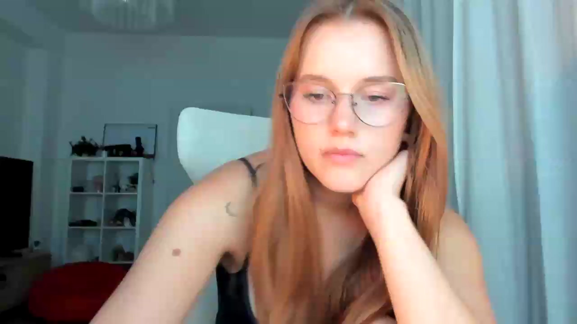 Gallery image thumbnail from lisa_lisa's myfreecams stream on, 09/18/2026, 18:24 image 9 of 20
