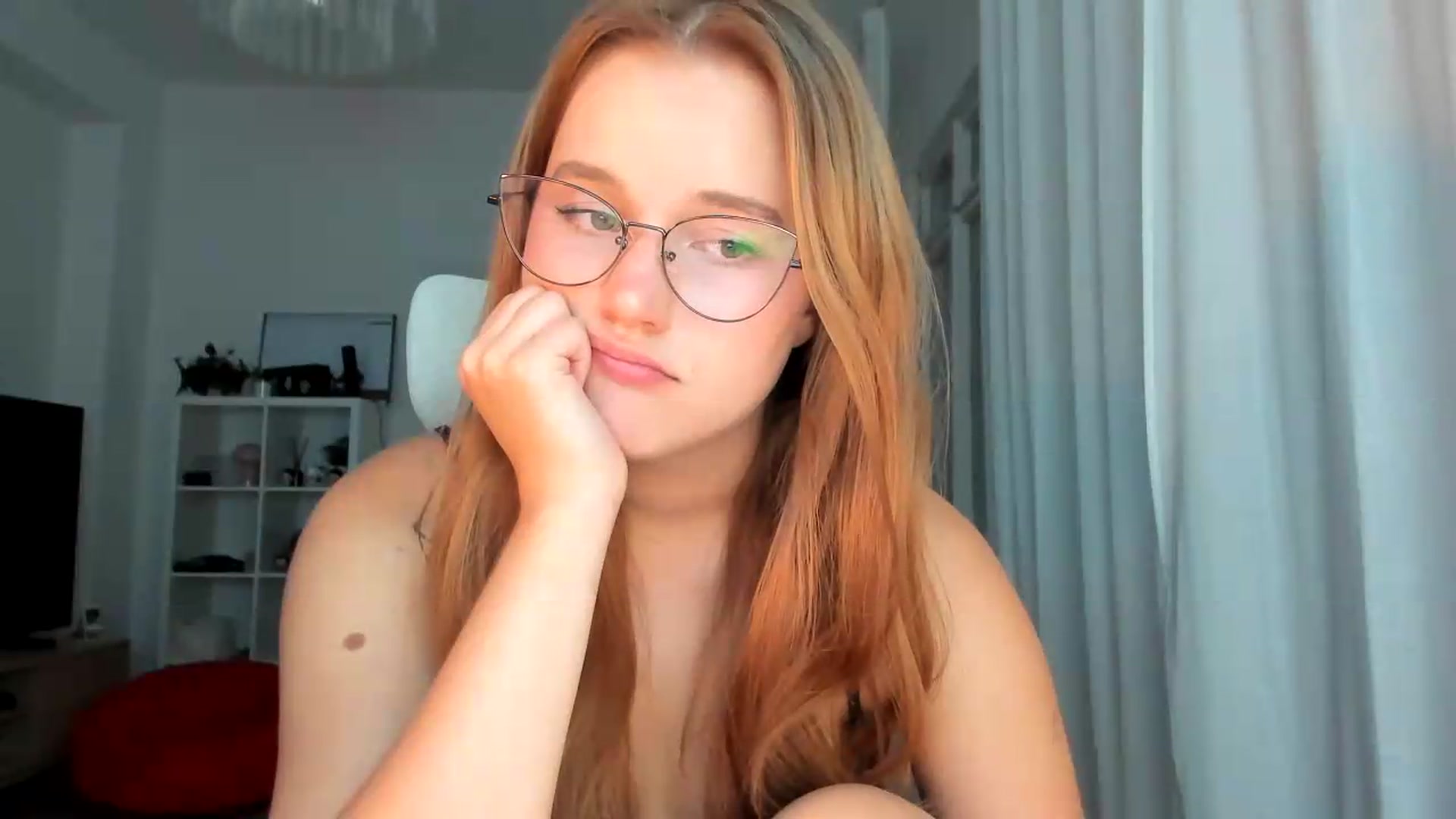 Gallery image thumbnail from lisa_lisa's myfreecams stream on, 09/18/2026, 18:24 image 2 of 20