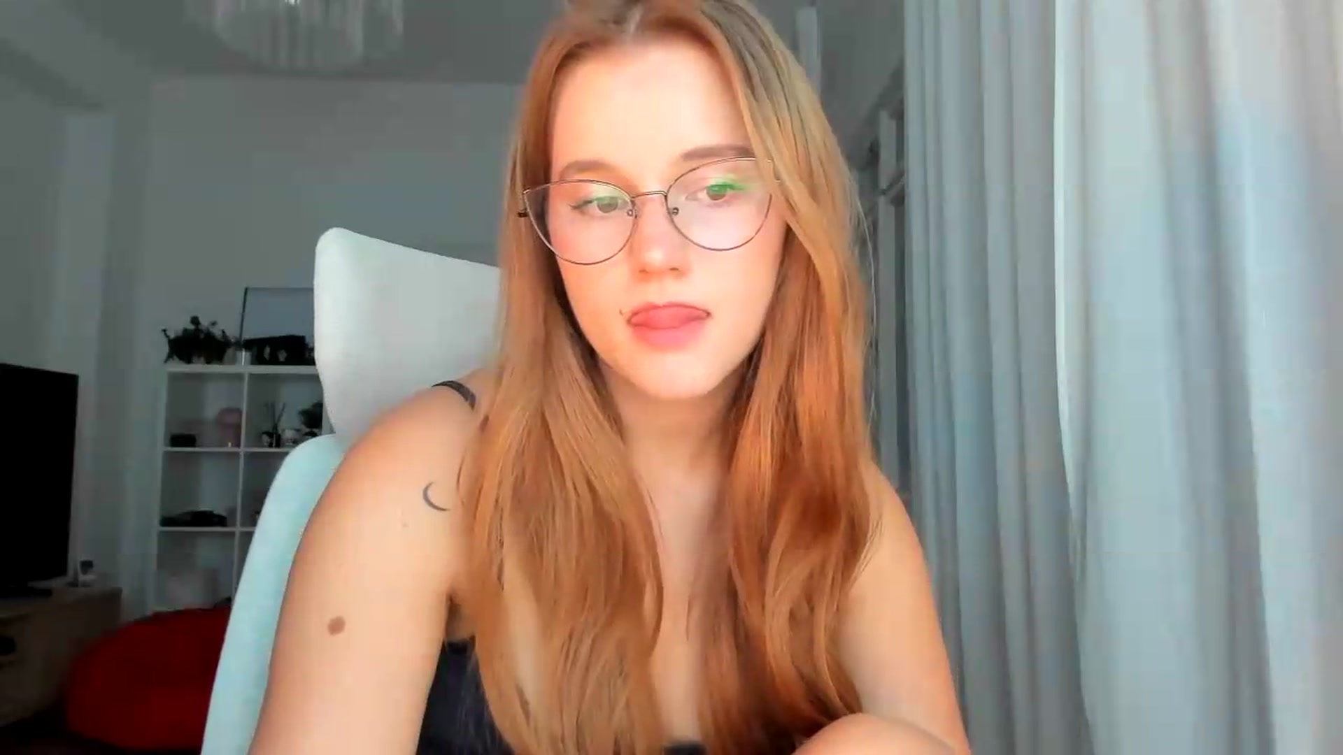 Gallery image thumbnail from lisa_lisa's myfreecams stream on, 09/18/2026, 18:24 image 3 of 20
