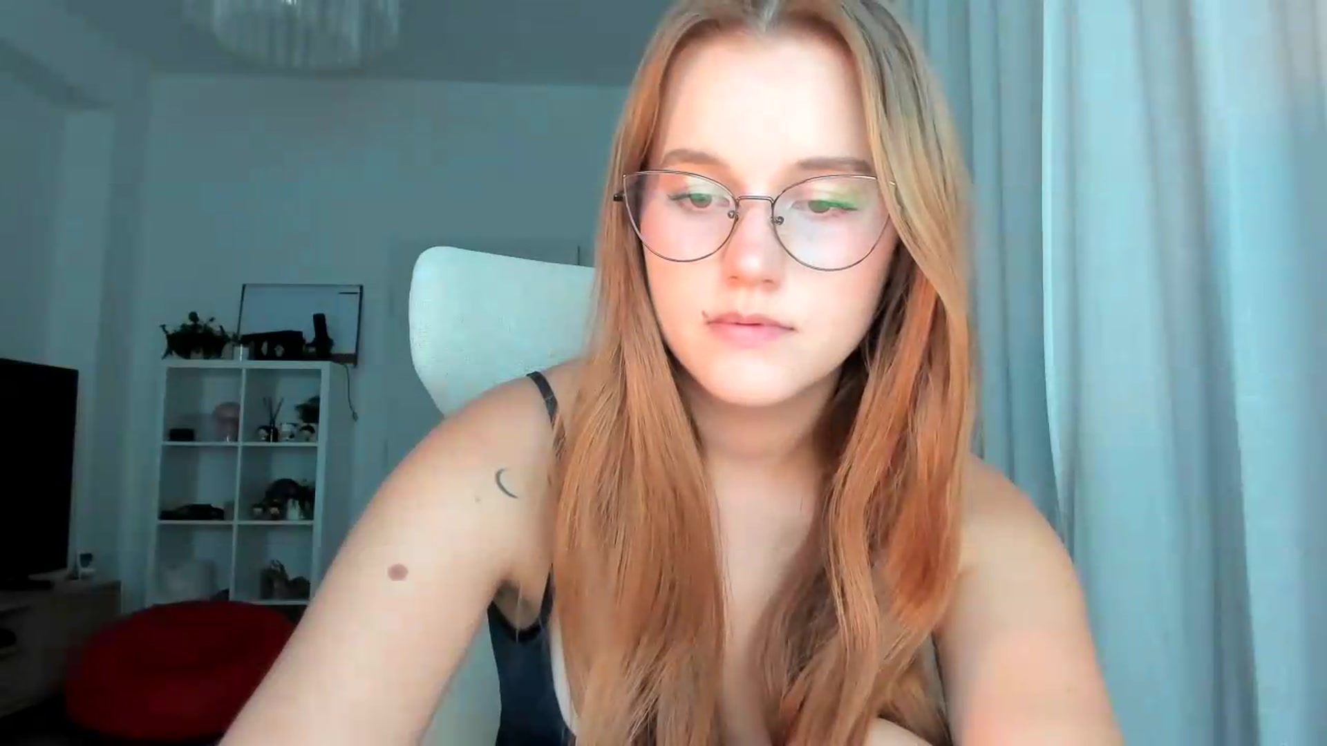 Gallery image thumbnail from lisa_lisa's myfreecams stream on, 09/18/2026, 18:24 image 11 of 20