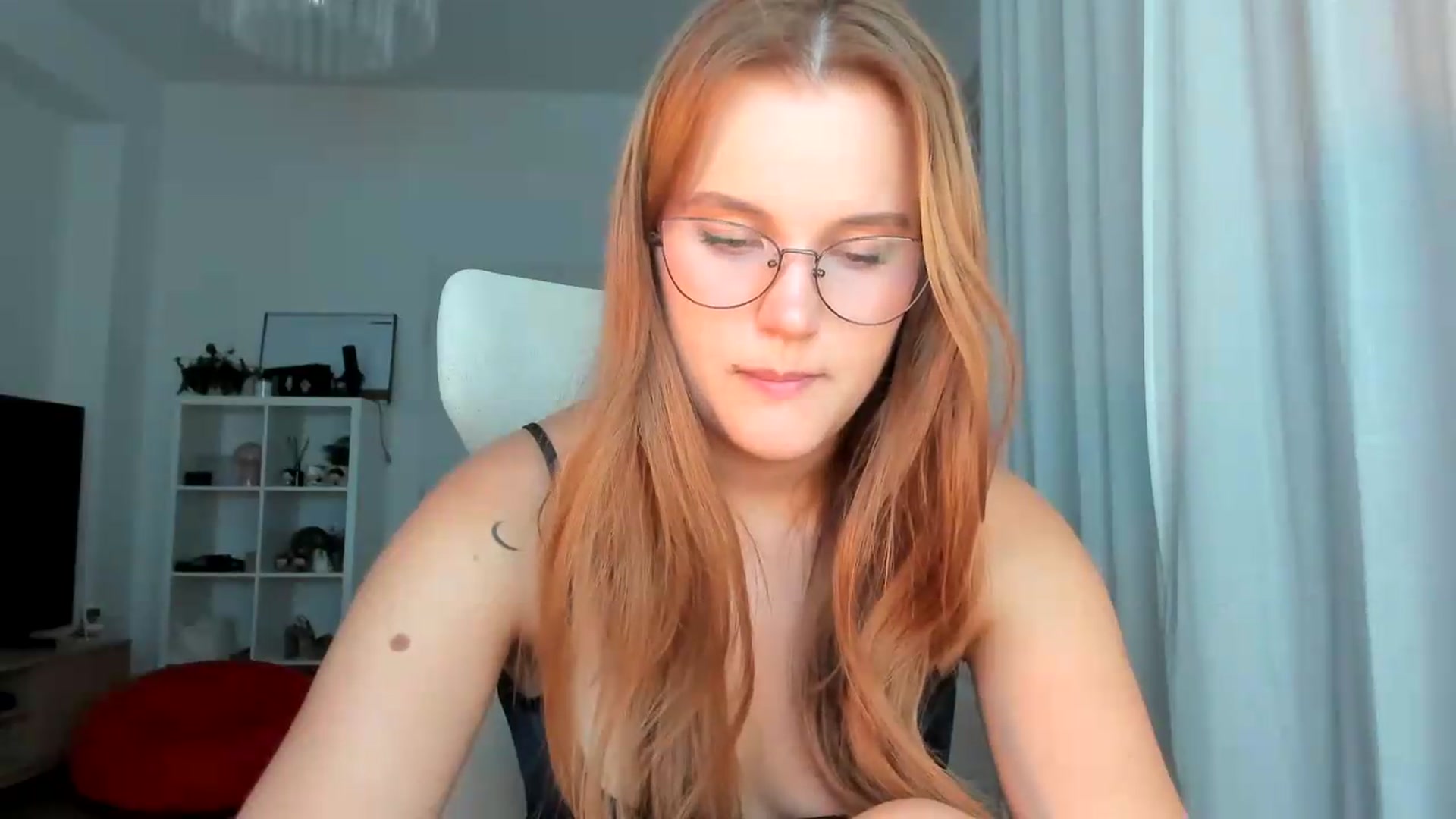 Gallery image thumbnail from lisa_lisa's myfreecams stream on, 09/18/2026, 18:24 image 7 of 20