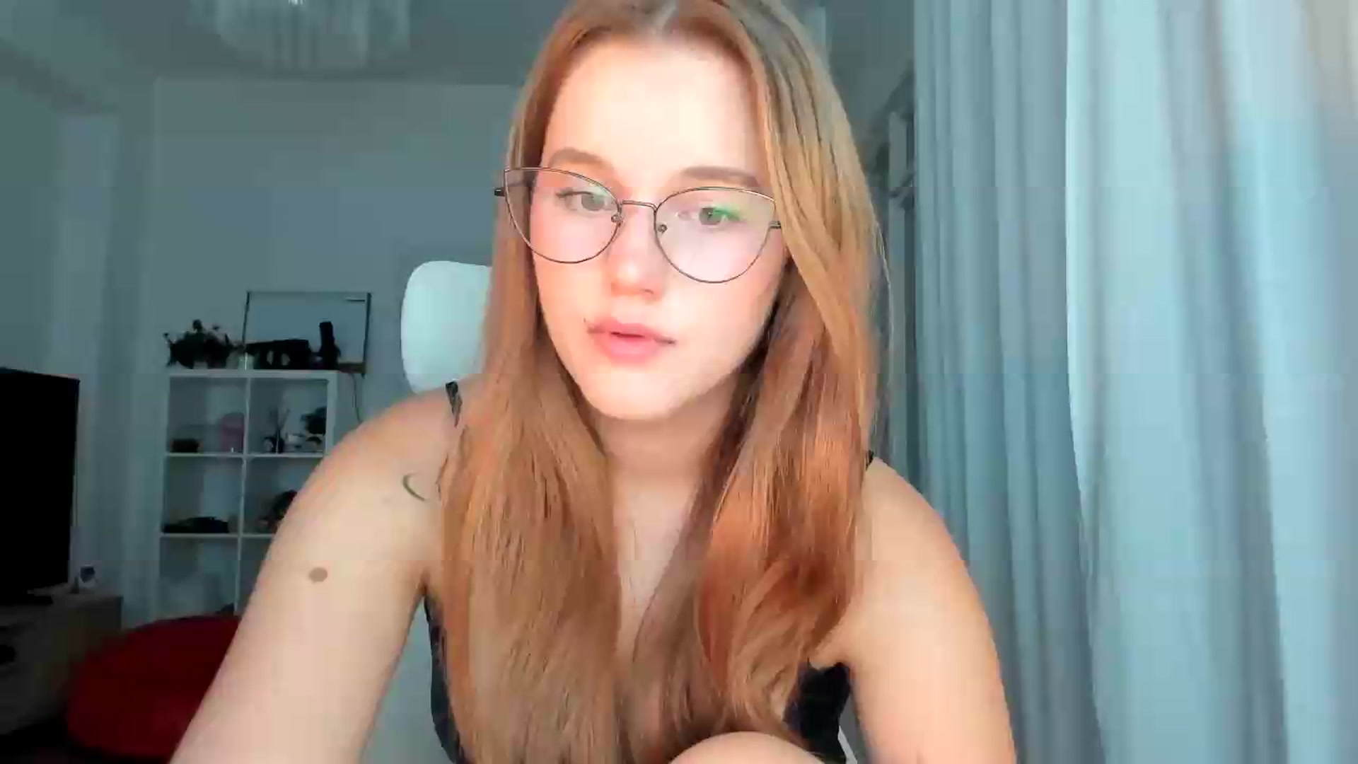 Gallery image thumbnail from lisa_lisa's myfreecams stream on, 09/18/2026, 18:24 image 1 of 20