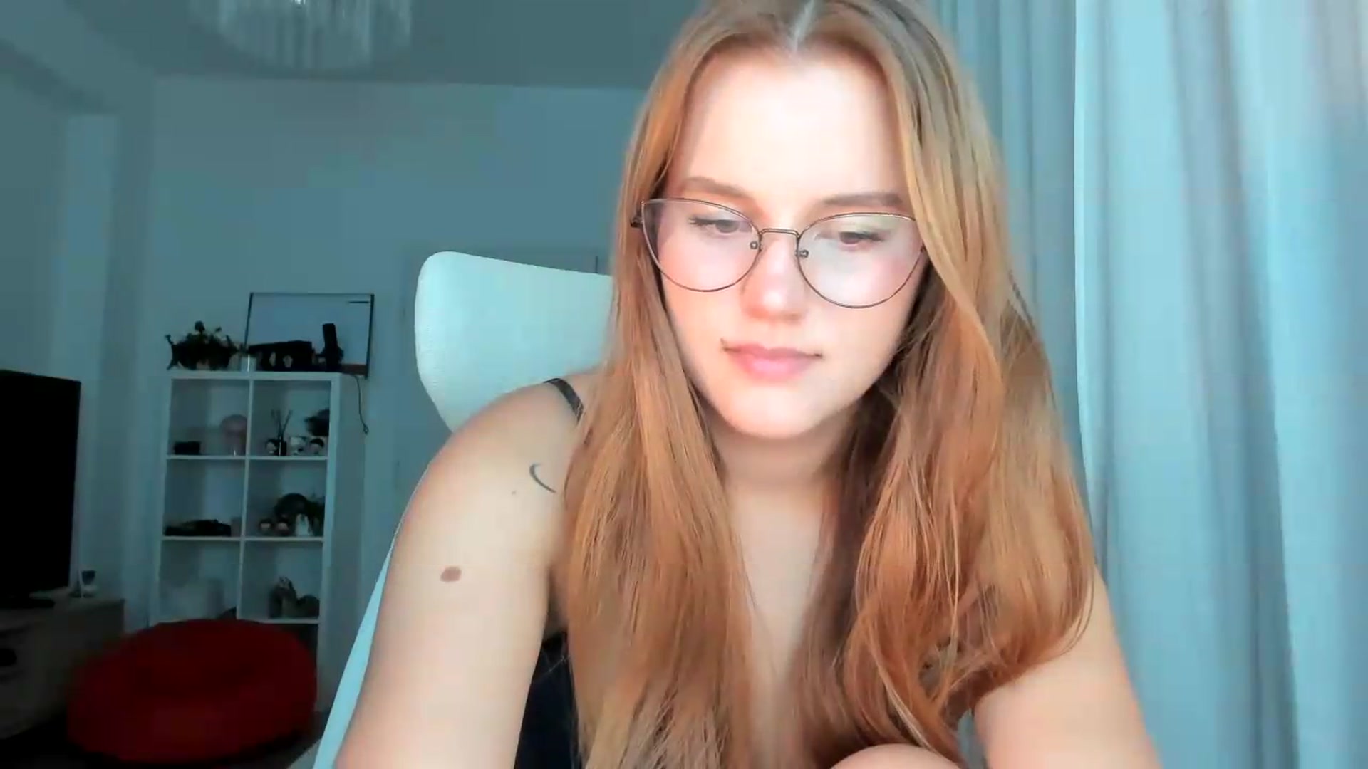 Gallery image thumbnail from lisa_lisa's myfreecams stream on, 09/18/2026, 18:24 image 18 of 20