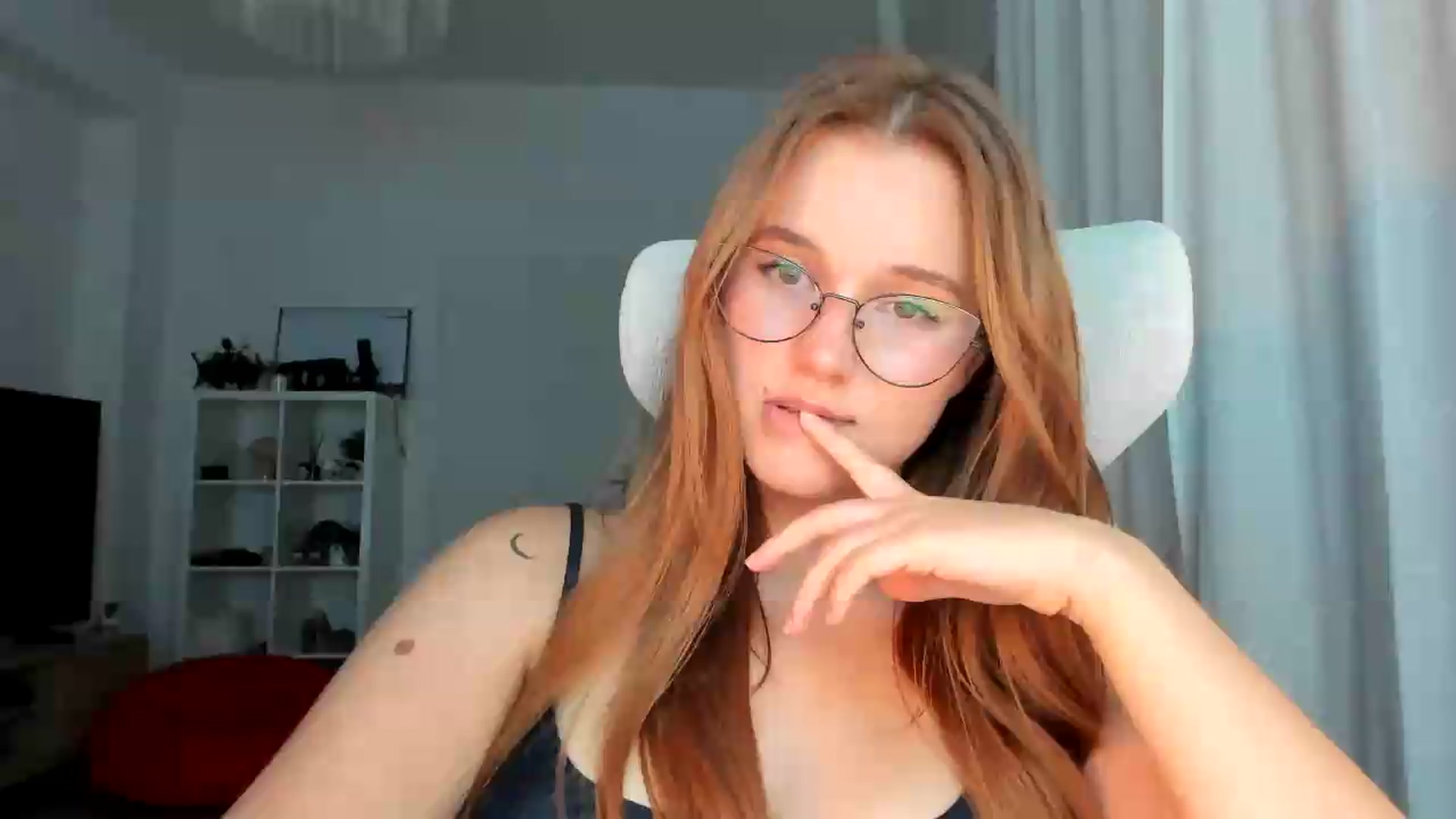 Gallery image thumbnail from lisa_lisa's myfreecams stream on, 09/18/2026, 19:42 image 1 of 20