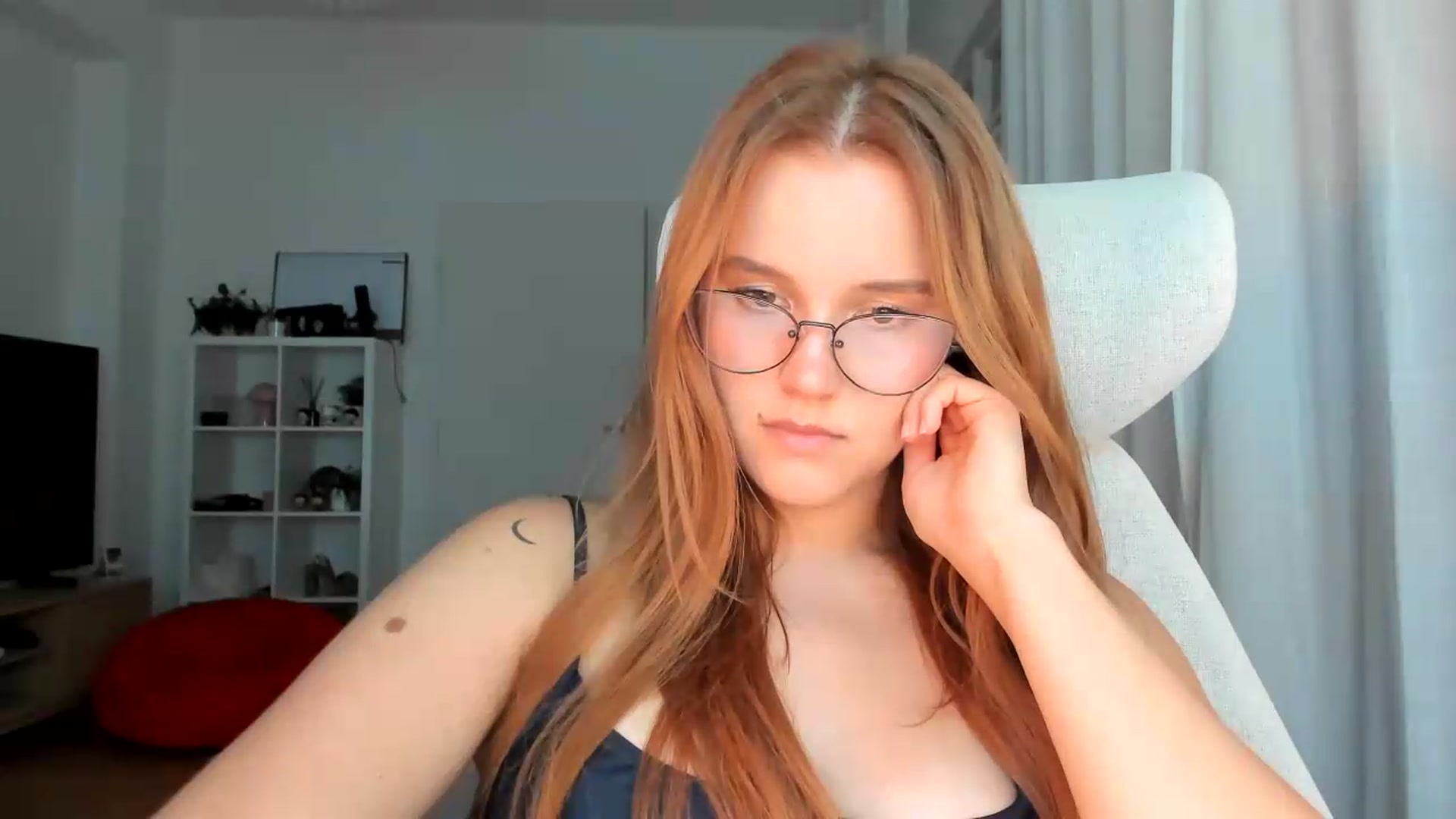 Gallery image thumbnail from lisa_lisa's myfreecams stream on, 09/18/2026, 19:42 image 13 of 20