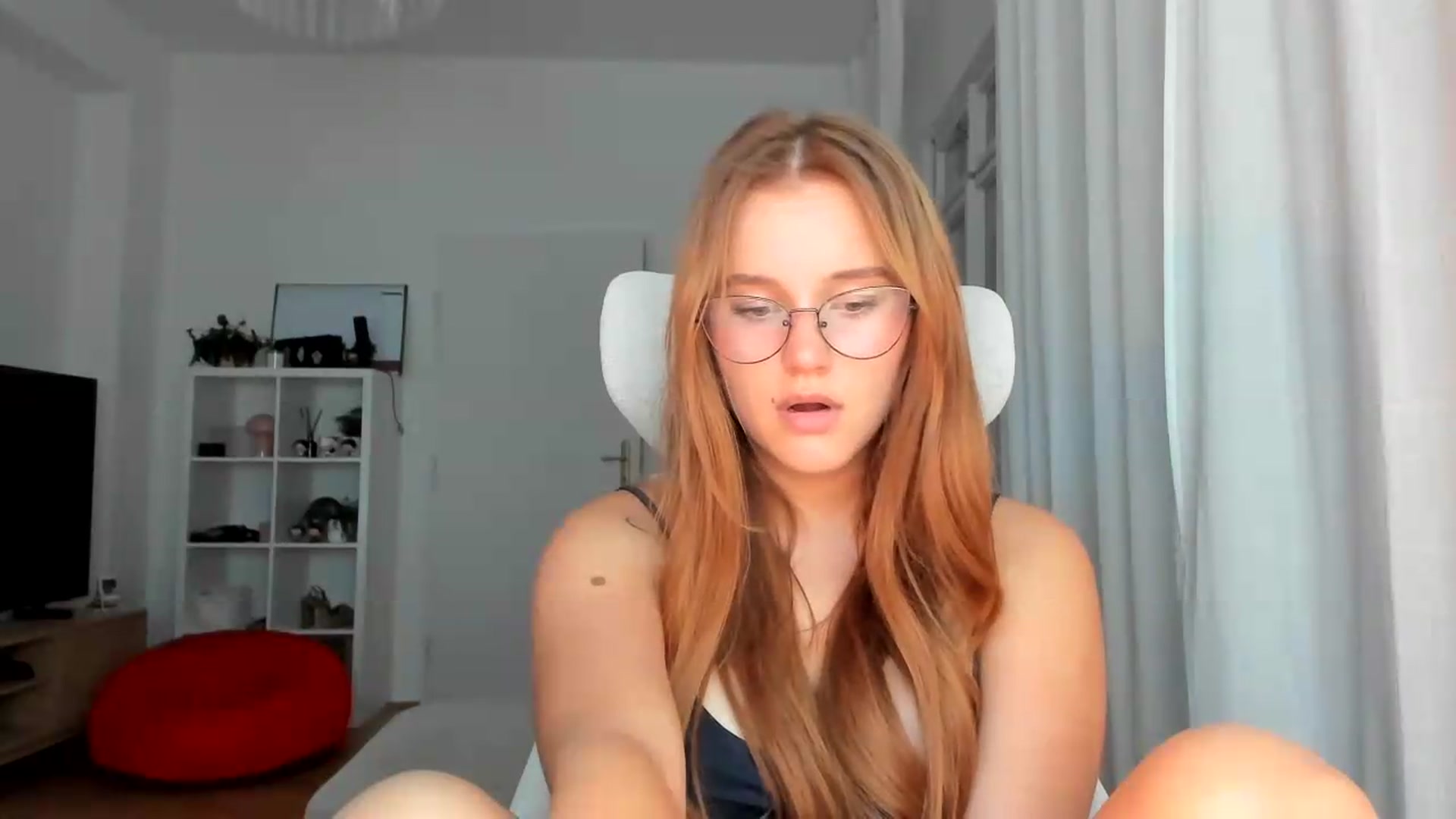 Gallery image thumbnail from lisa_lisa's myfreecams stream on, 09/18/2026, 19:42 image 17 of 20
