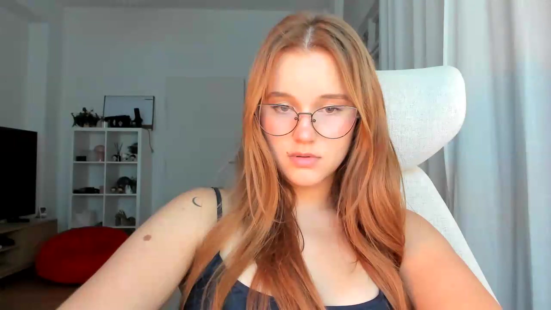 Gallery image thumbnail from lisa_lisa's myfreecams stream on, 09/18/2026, 19:42 image 8 of 20