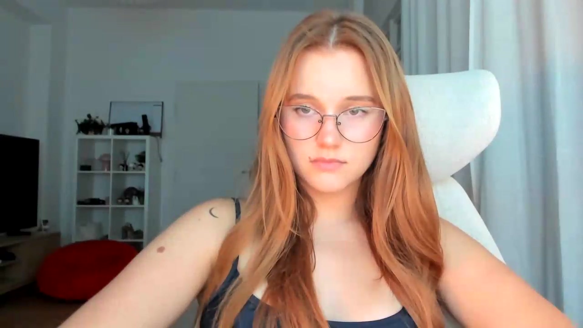 Gallery image thumbnail from lisa_lisa's myfreecams stream on, 09/18/2026, 19:42 image 6 of 20