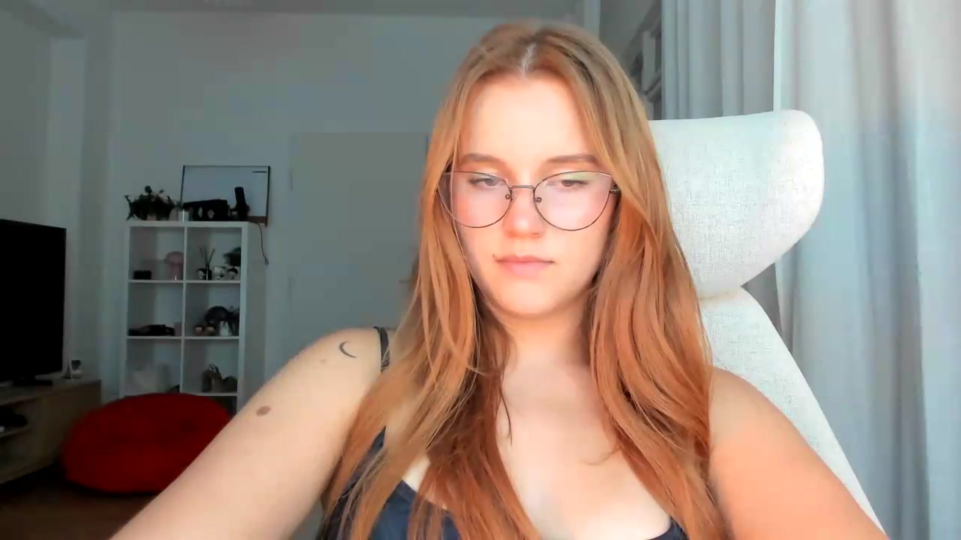 Gallery image thumbnail from lisa_lisa's myfreecams stream on, 09/18/2026, 19:42 image 12 of 20