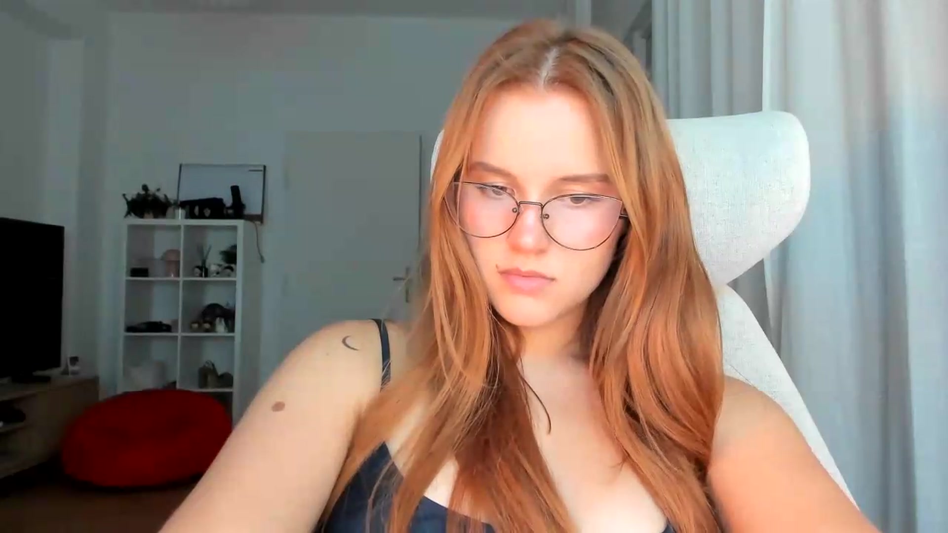 Gallery image thumbnail from lisa_lisa's myfreecams stream on, 09/18/2026, 19:42 image 11 of 20