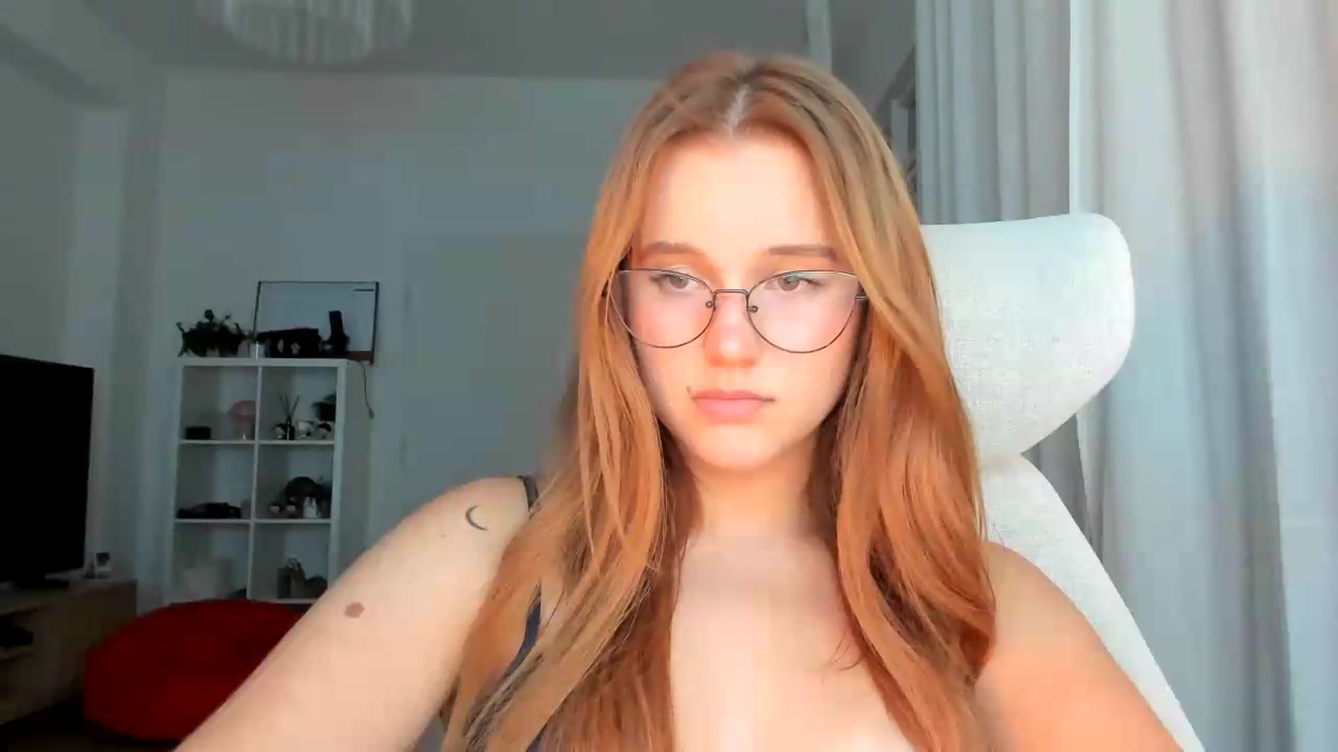 Gallery image thumbnail from lisa_lisa's myfreecams stream on, 09/18/2026, 19:42 image 5 of 20