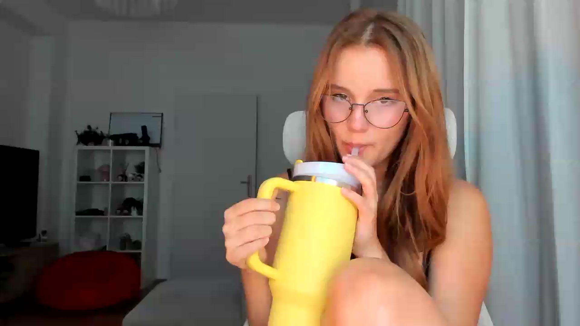 Gallery image thumbnail from lisa_lisa's myfreecams stream on, 09/18/2026, 19:42 image 15 of 20