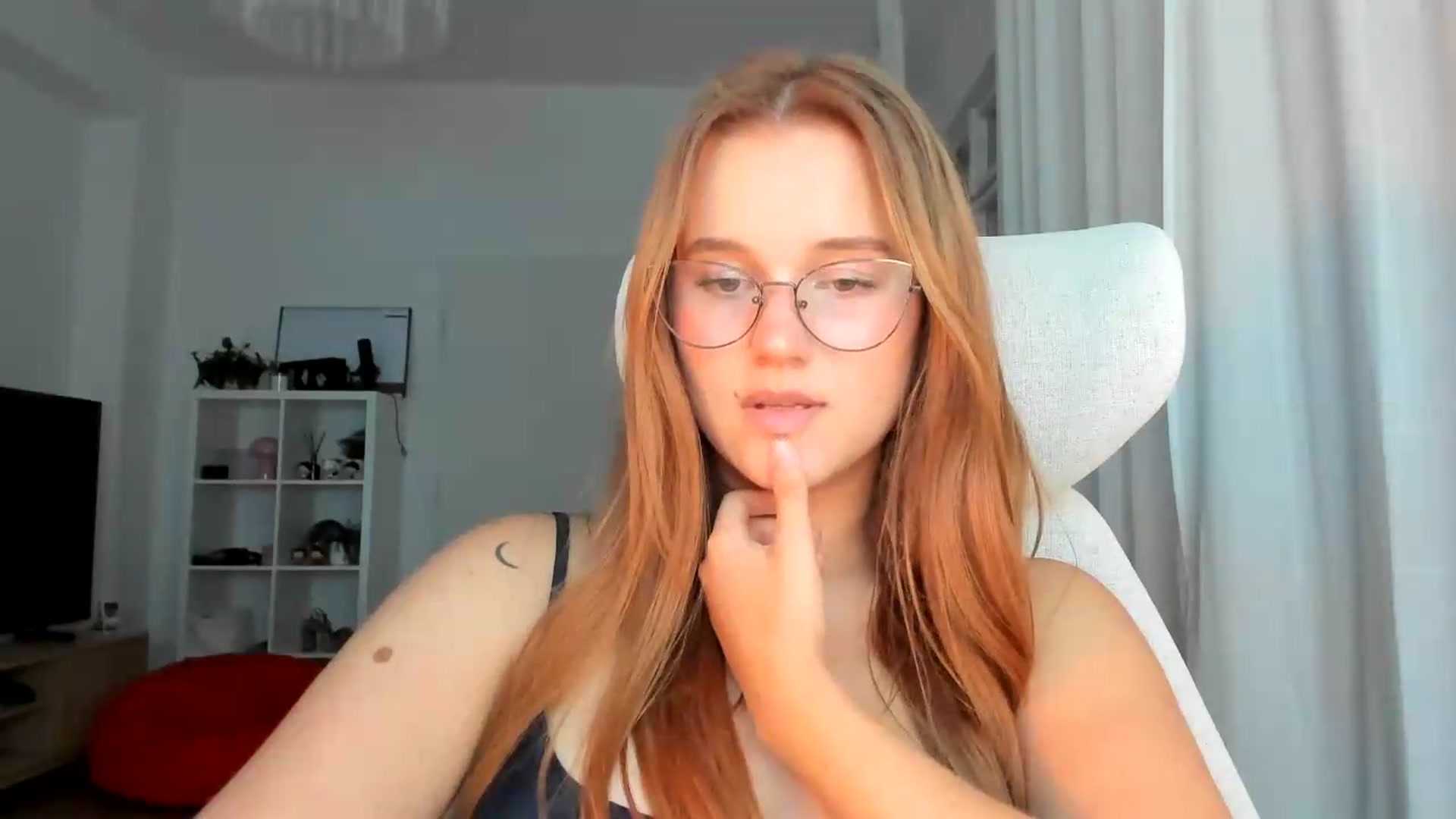 Gallery image thumbnail from lisa_lisa's myfreecams stream on, 09/18/2026, 19:42 image 2 of 20