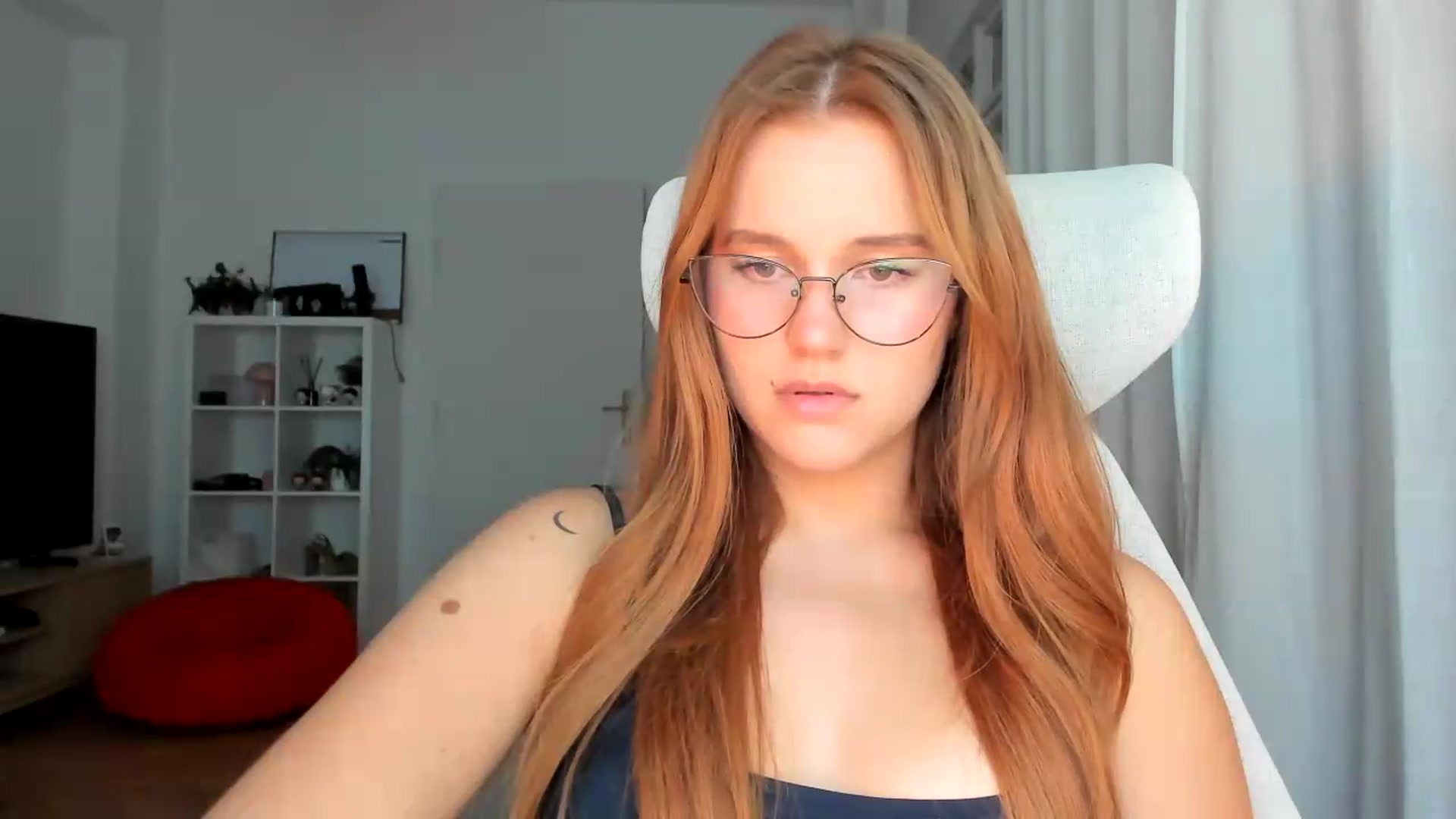 Gallery image thumbnail from lisa_lisa's myfreecams stream on, 09/18/2026, 19:42 image 20 of 20