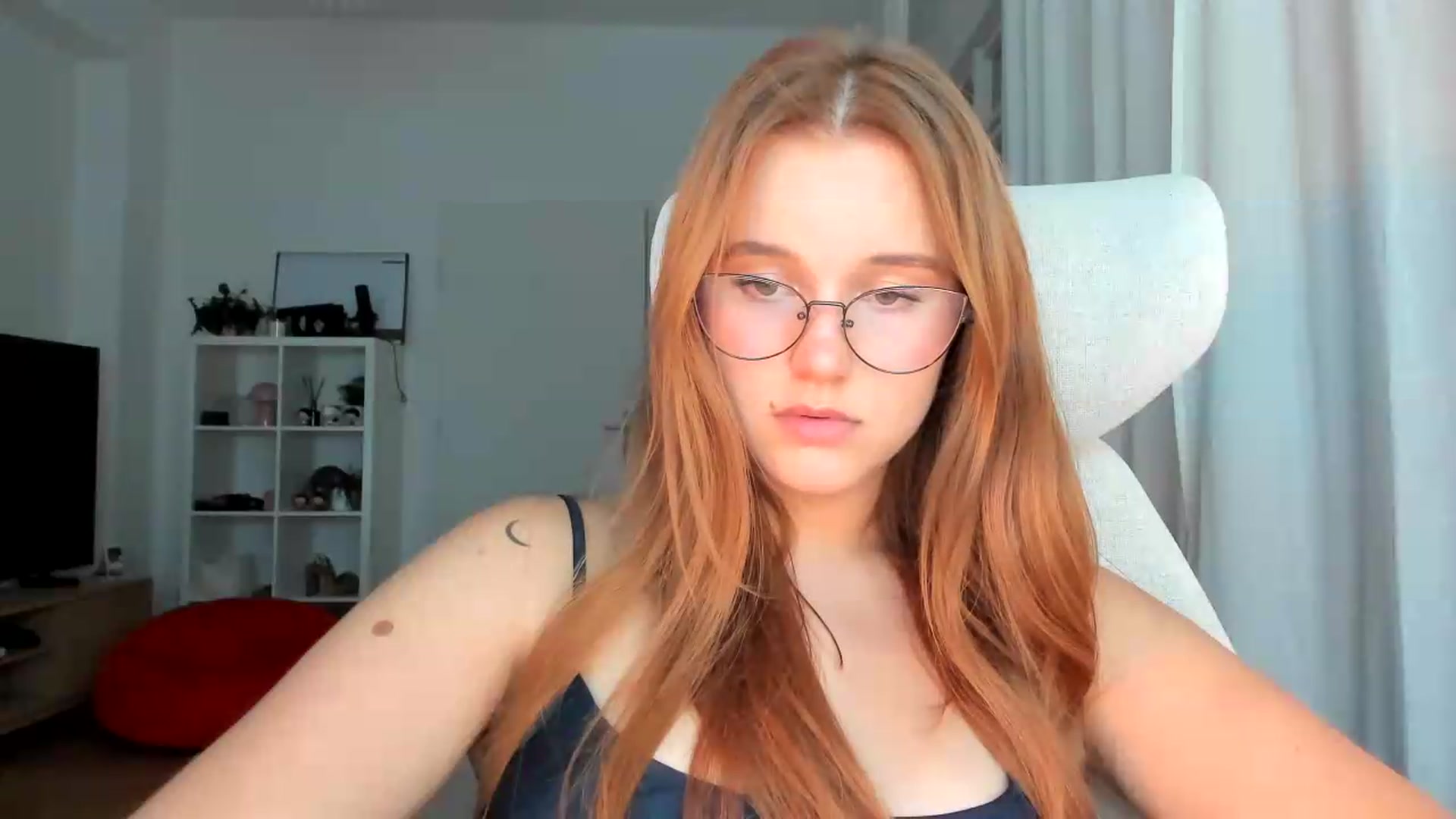 Gallery image thumbnail from lisa_lisa's myfreecams stream on, 09/18/2026, 19:42 image 10 of 20
