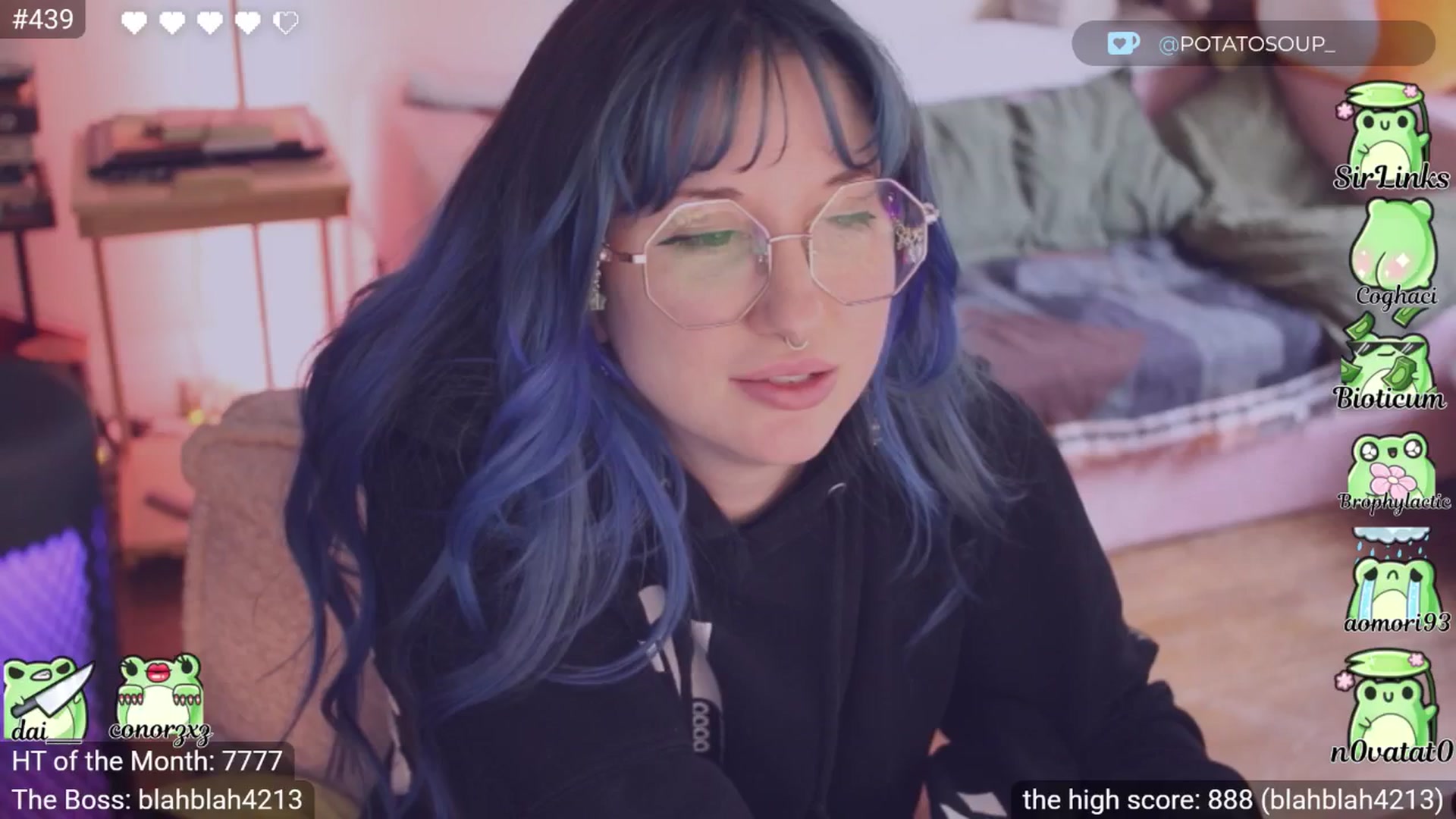 Gallery image thumbnail from little_crow's myfreecams stream on, 03/29/2026, 24:03 image 20 of 20