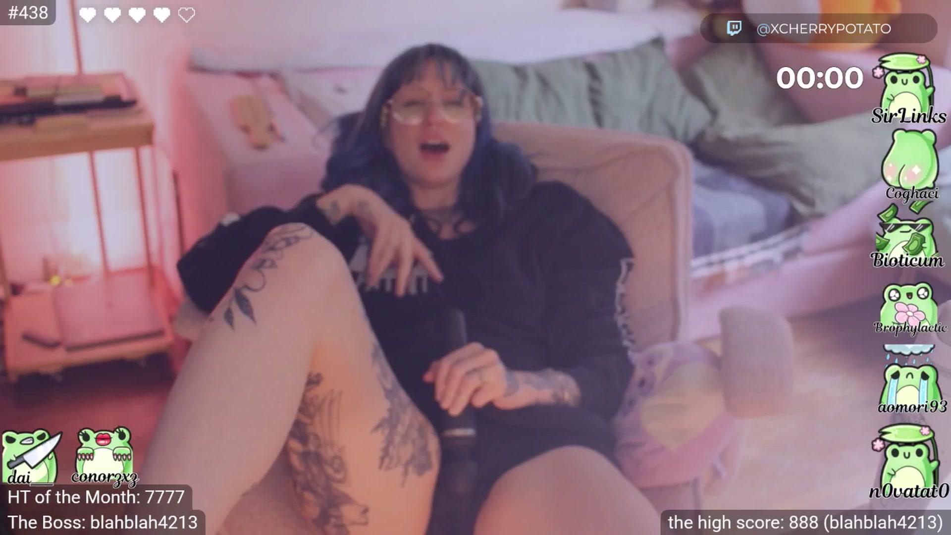 Gallery image thumbnail from little_crow's myfreecams stream on, 03/29/2026, 24:03 image 8 of 20