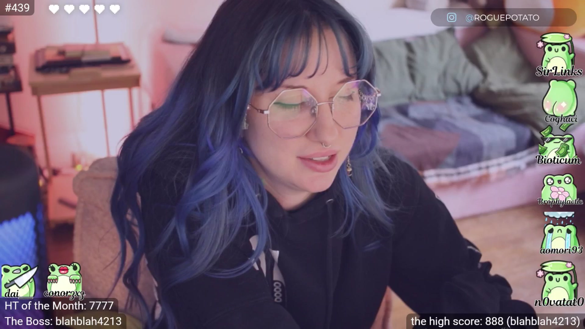 Gallery image thumbnail from little_crow's myfreecams stream on, 03/29/2026, 24:23 image 18 of 20