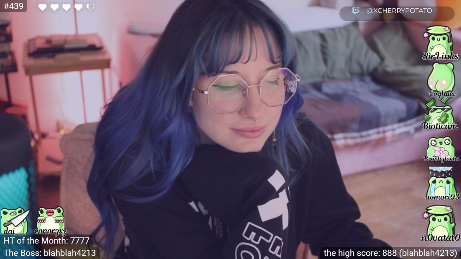 Gallery image thumbnail from little_crow's myfreecams stream on, 03/29/2026, 24:23 image 14 of 20